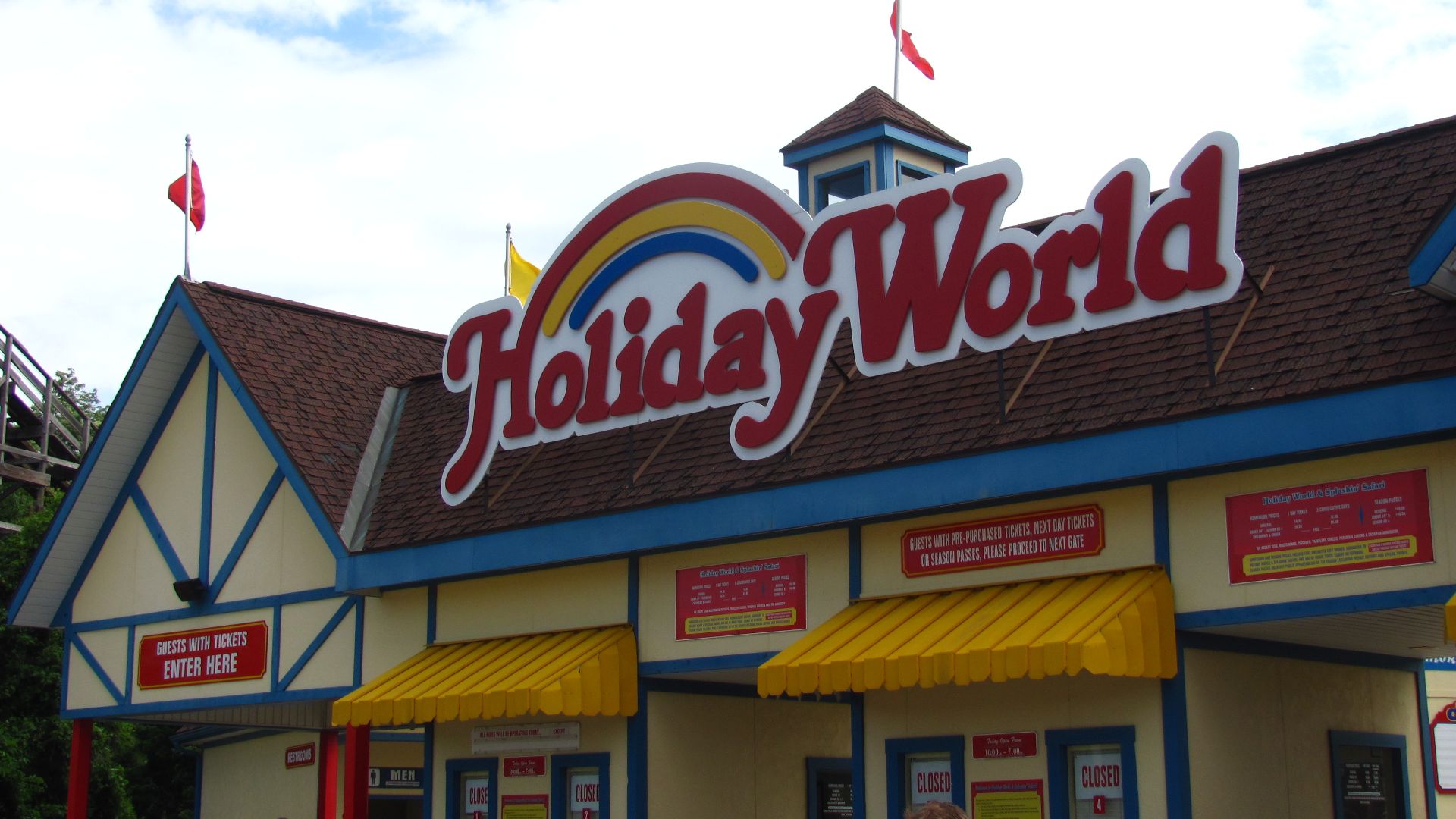 File:Holiday World Entrance Gates - Jeremy Thompson.jpg