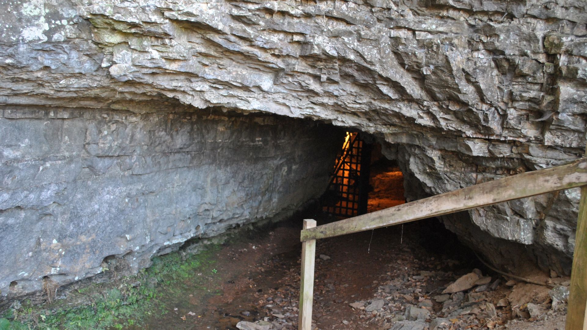 File:Bell Witch Cave.JPG