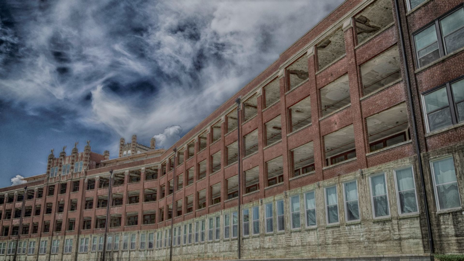 File:Waverly Hills Sanatorium 2018.jpg