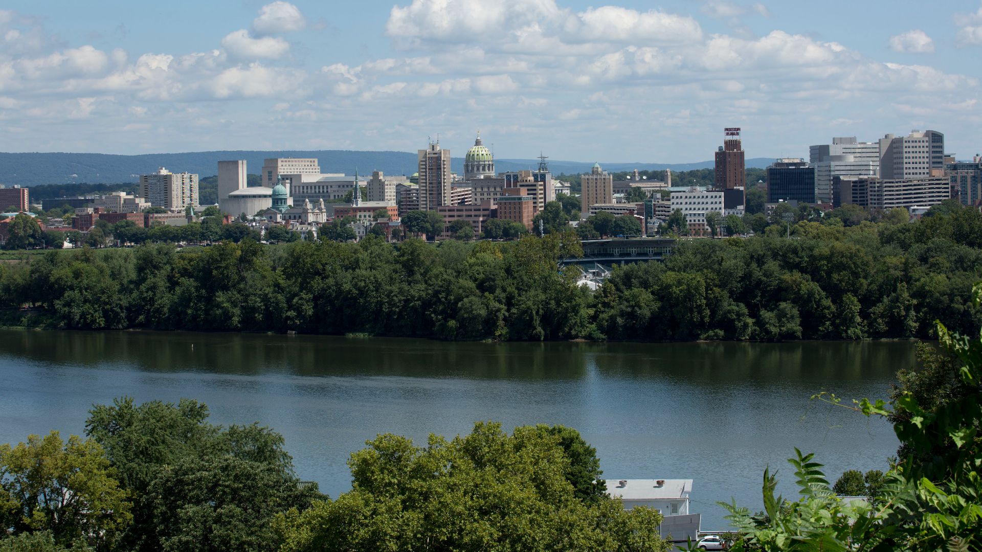 File:Pennsylvania State Capitol in Summer (25861211645).jpg