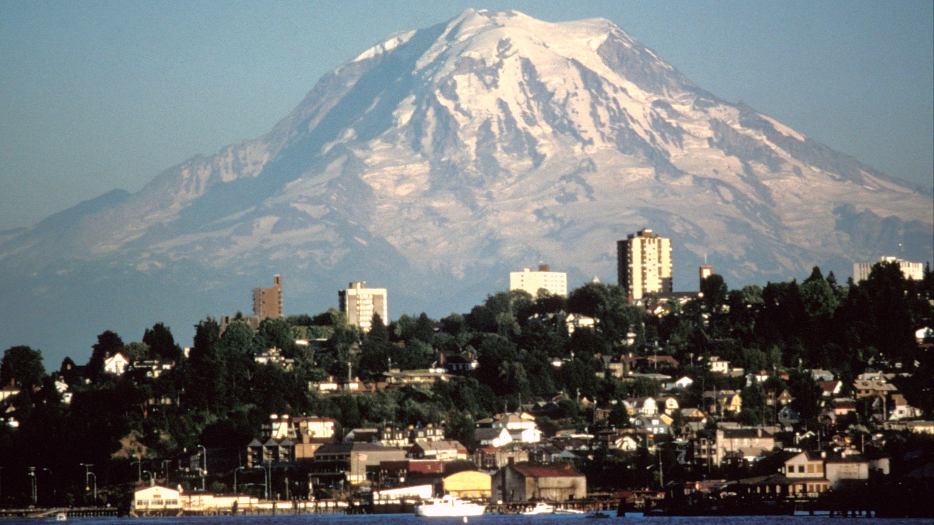 File:Mount Rainier over Tacoma.jpg