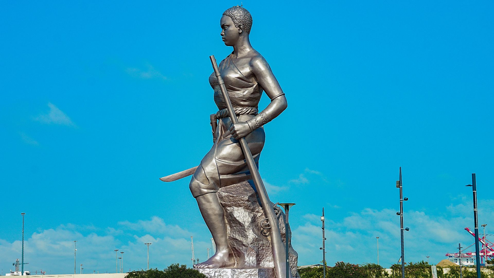 File:Tassi Hangbe Statue.jpg