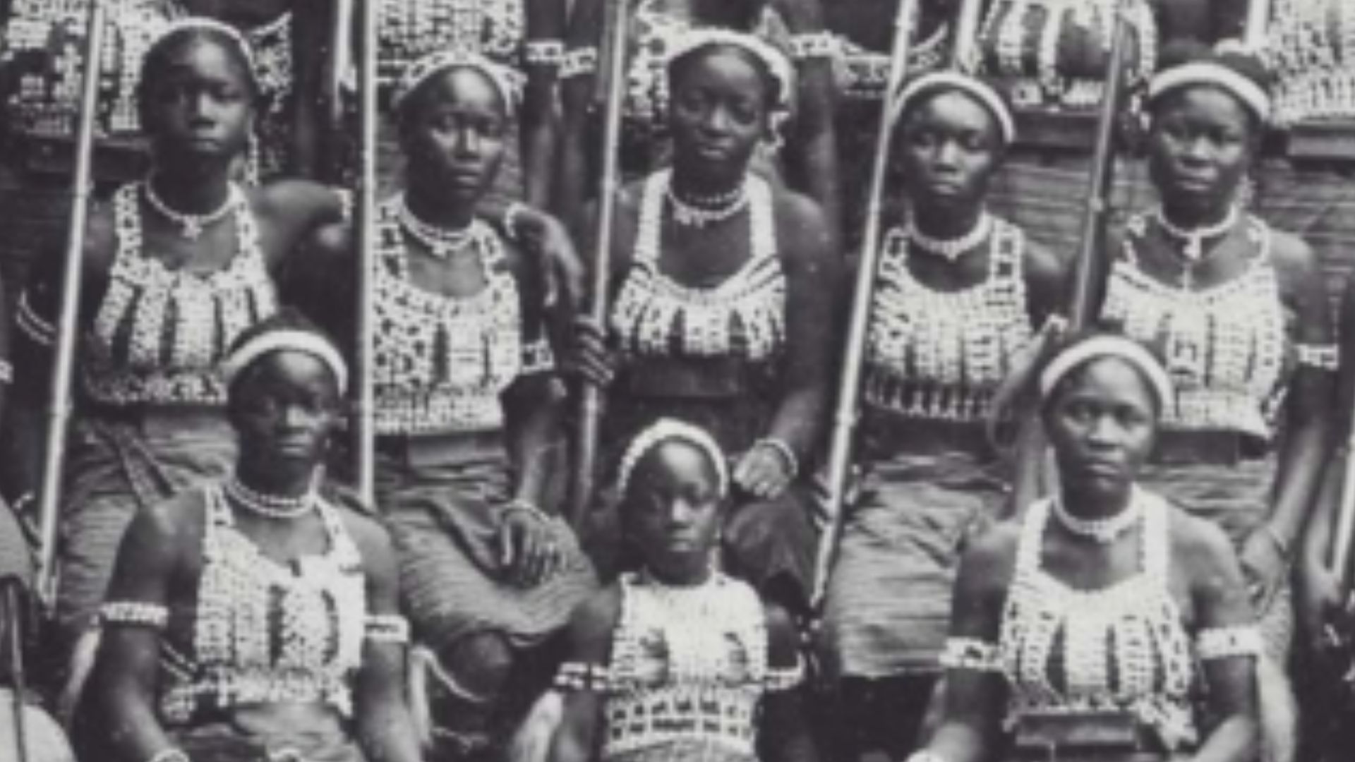 File:COLLECTIE TROPENMUSEUM Groepsportret van de zogenaamde 'Amazones uit Dahomey' tijdens hun verblijf in Parijs TMnr 60038362.jpg