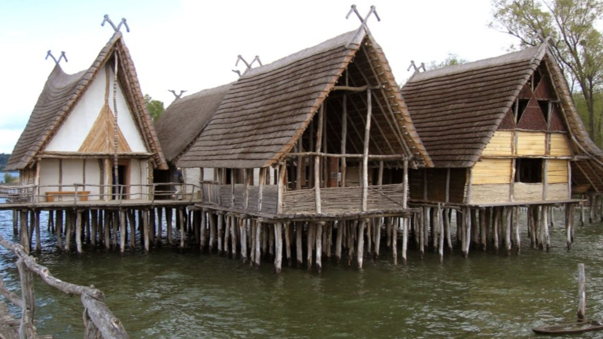 File:Pfahlbauten Unteruhldingen 2005 05.jpg