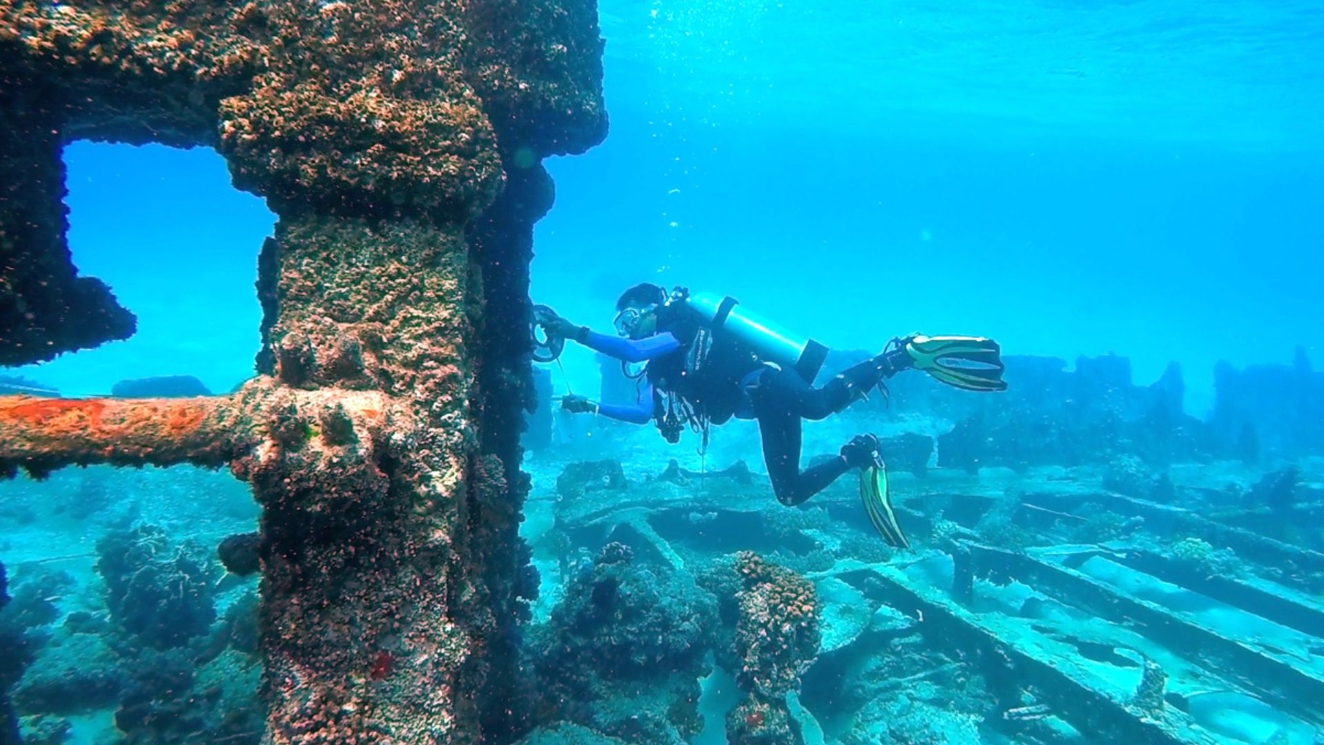 File:Underwater archaeology.jpg
