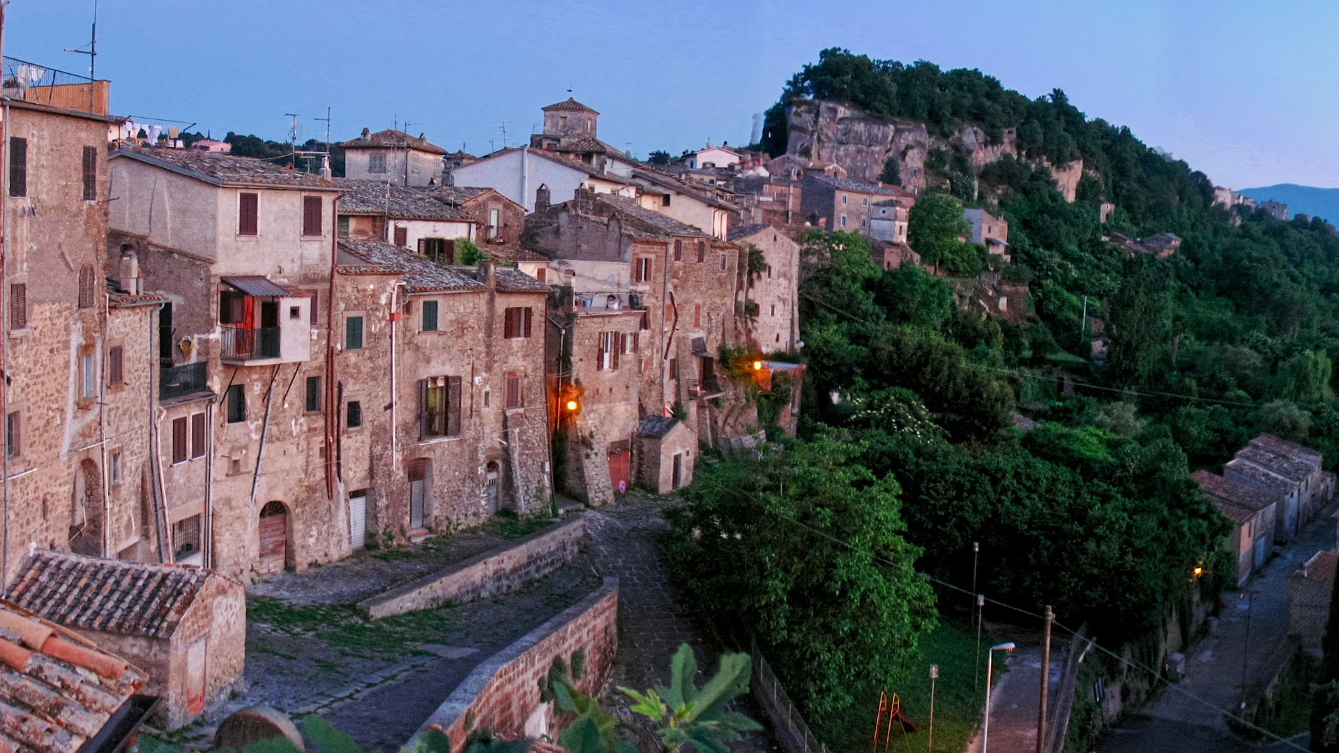 File:Bomarzo Italy by SF William.jpg