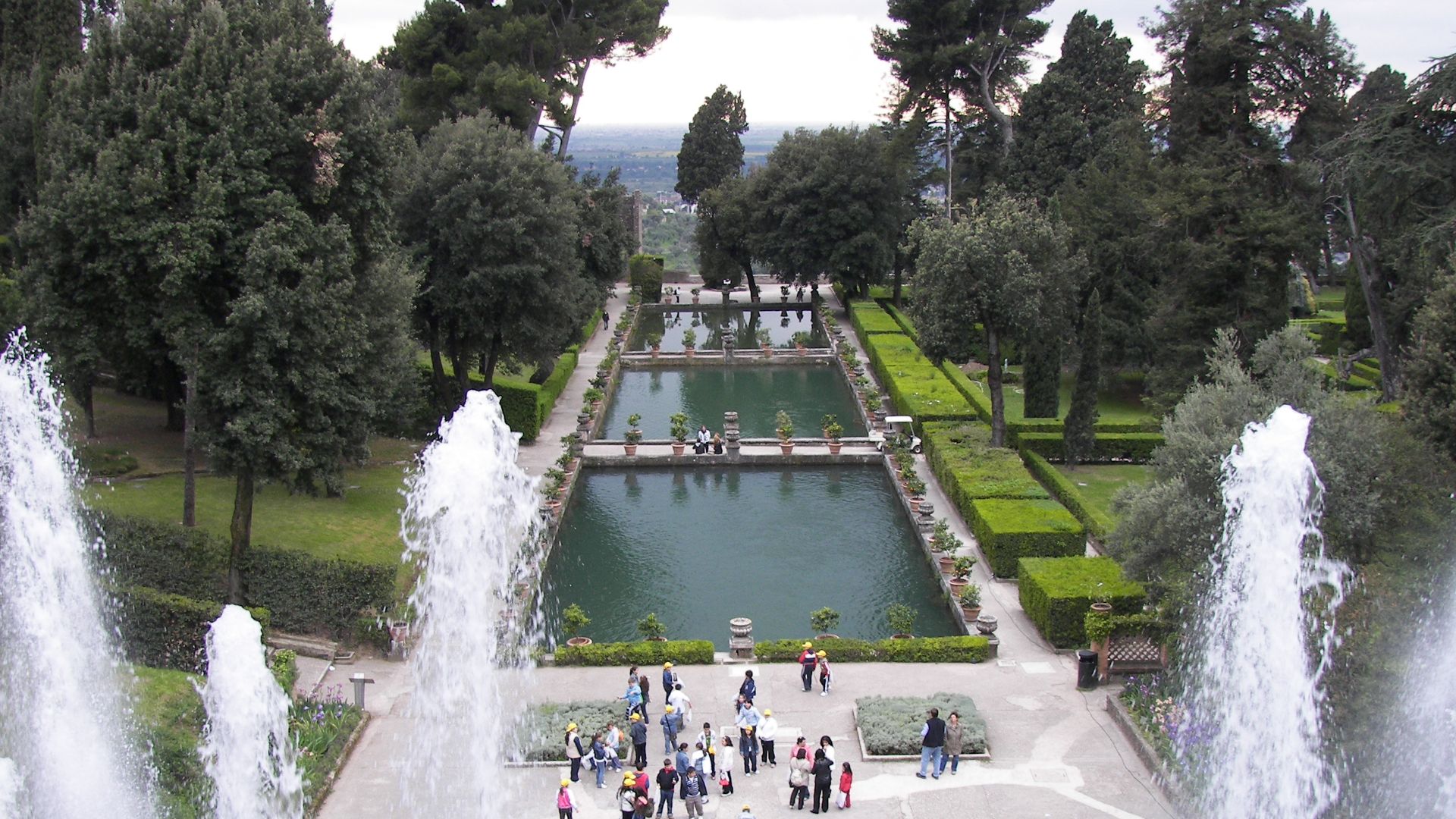 File:Villa d'Este fountain and pools.jpg