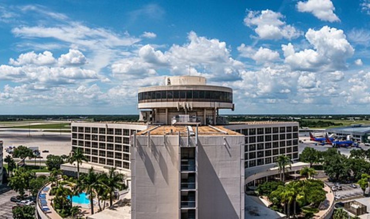  Tampa International Airport (TPA)