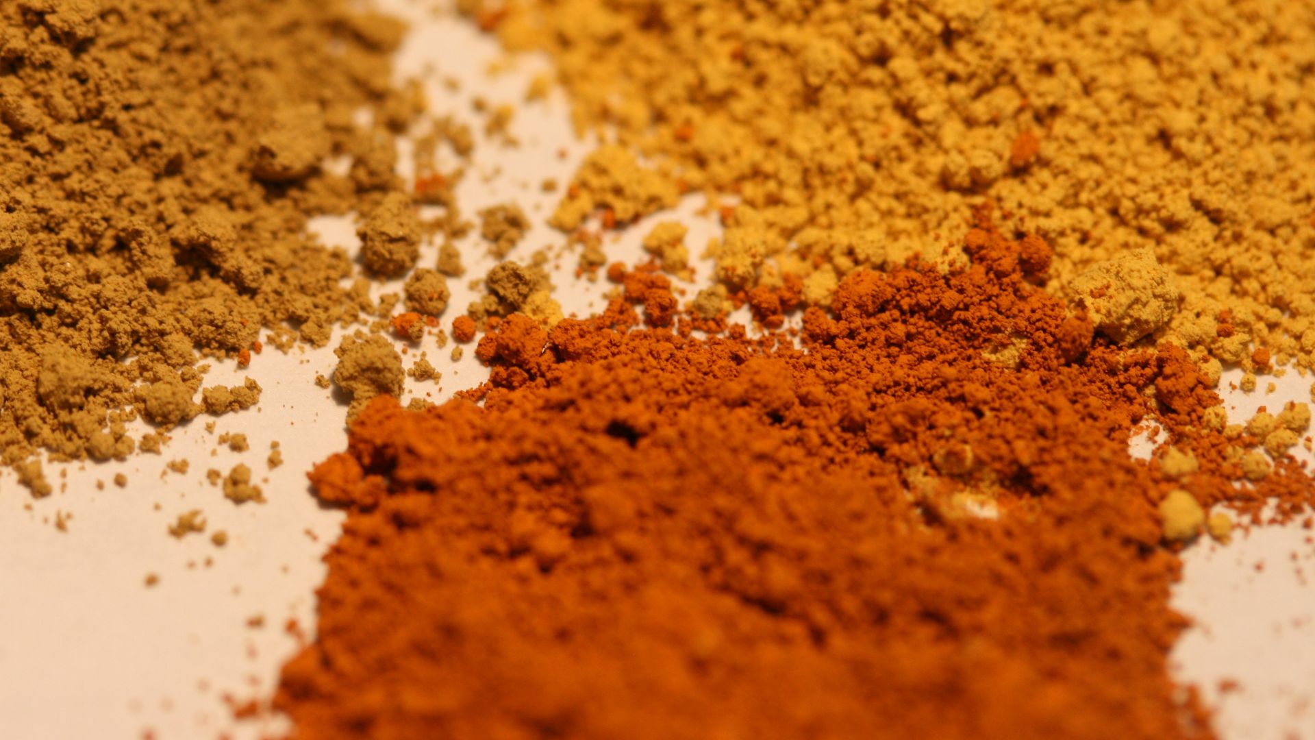 File:Drei verschiedene Ockertöne.JPG