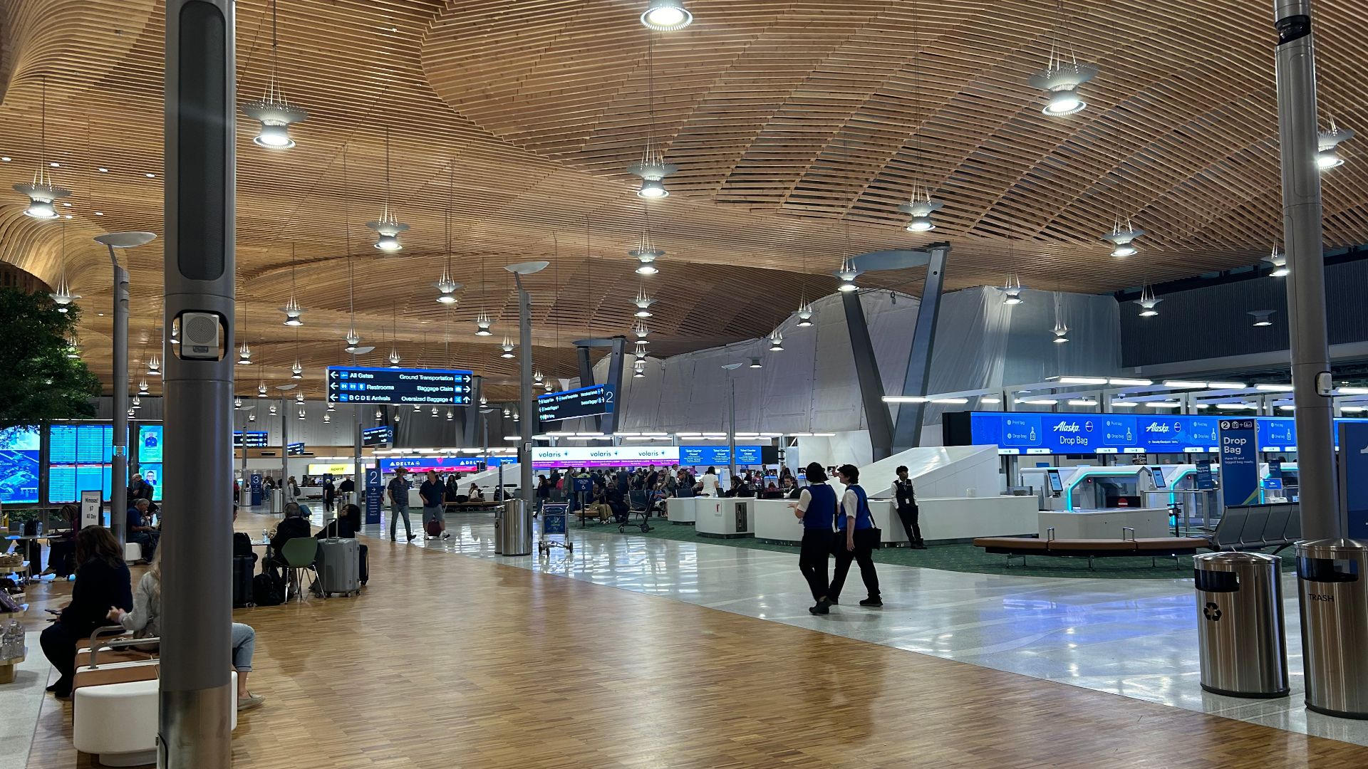 File:PDXNewTerminal-CheckIn.jpg