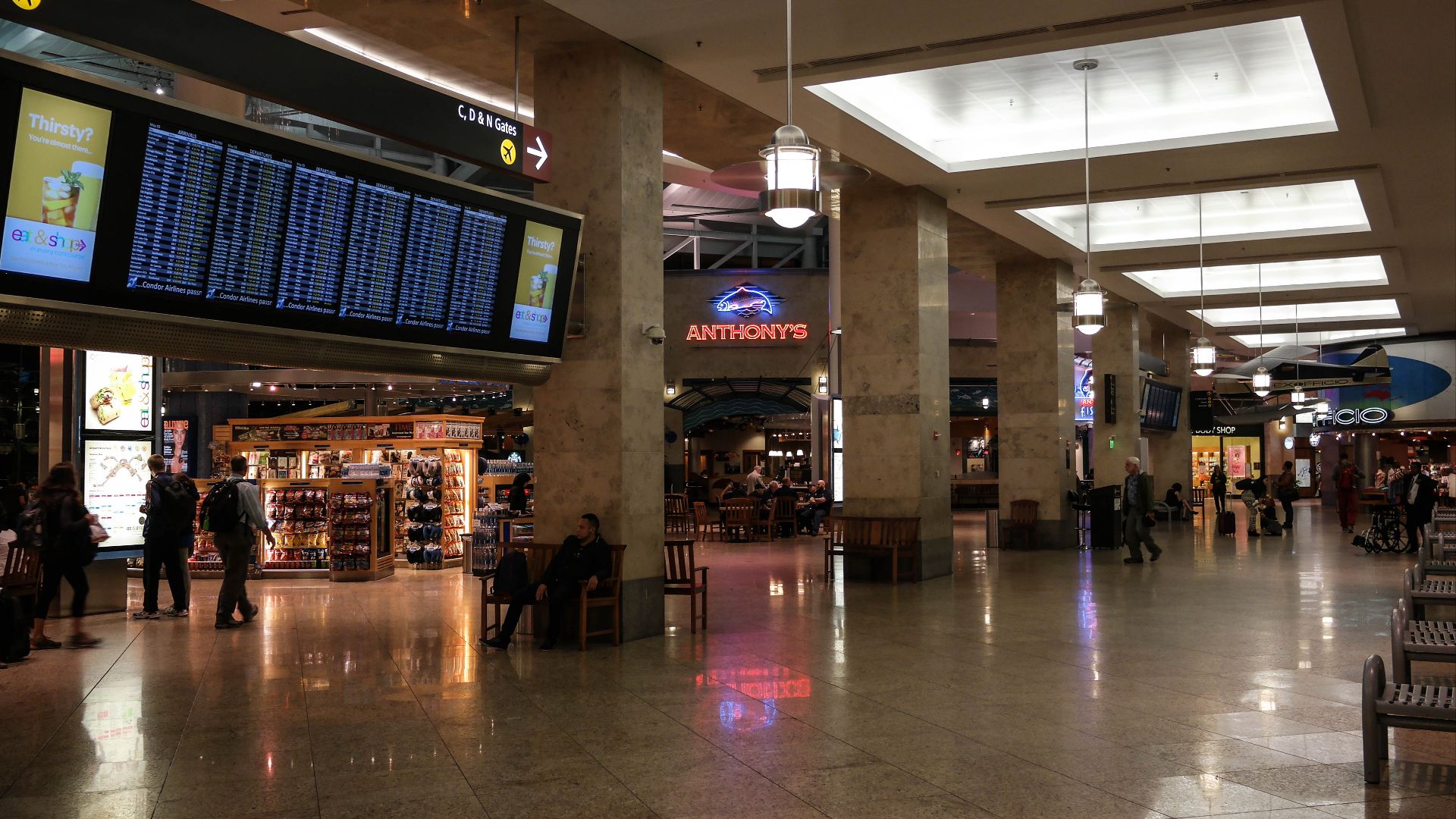 File:Sea-Tac Intl Arpt 01.jpg