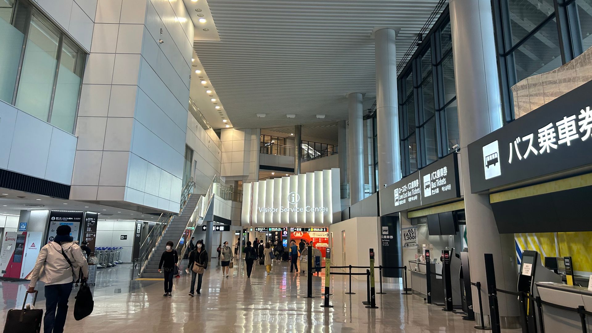 File:Terminal 1 Narita Arrivals Hall.jpg