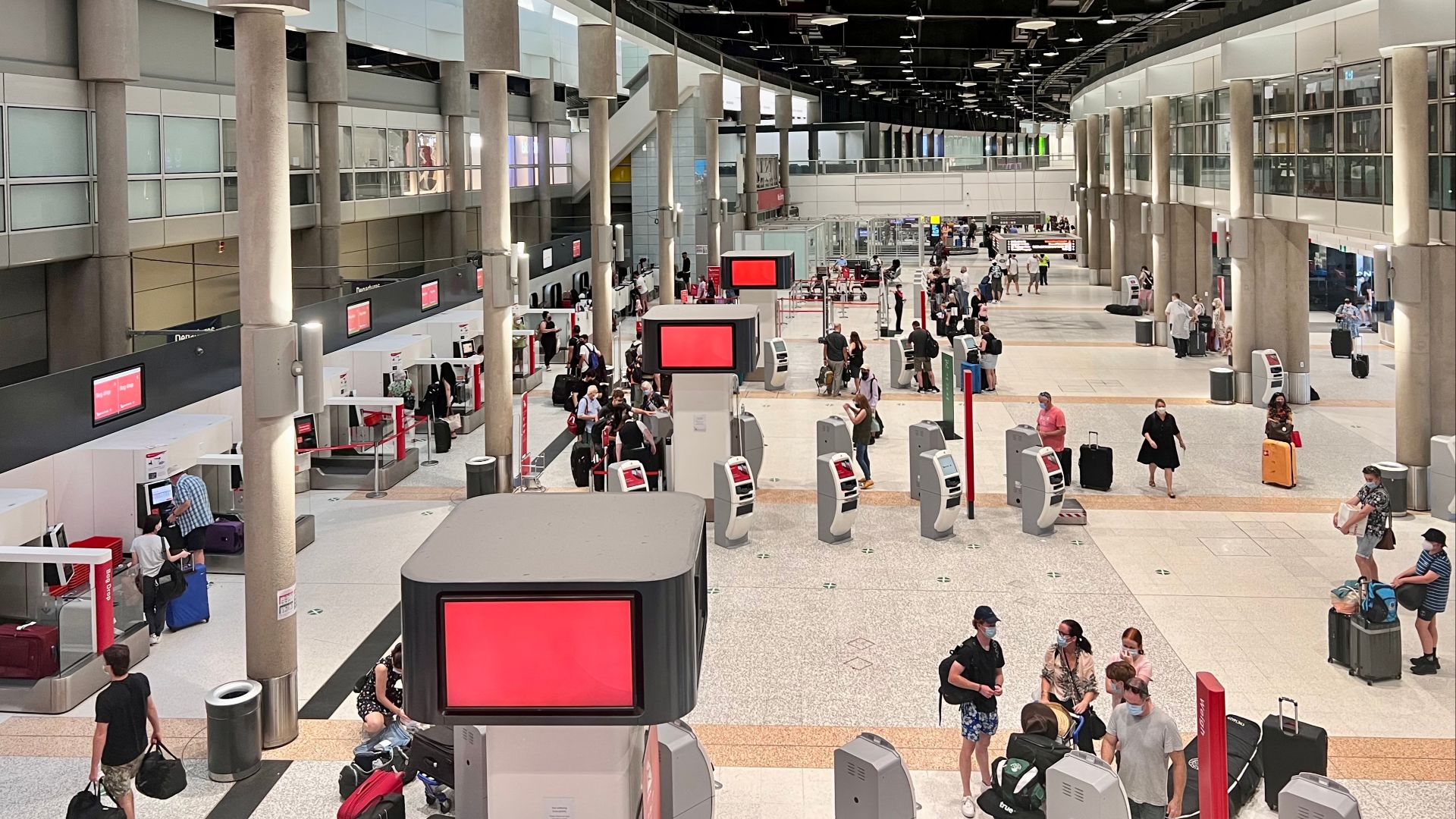 File:Brisbane Airport Qantas domestic terminal, 2022, 04.jpg