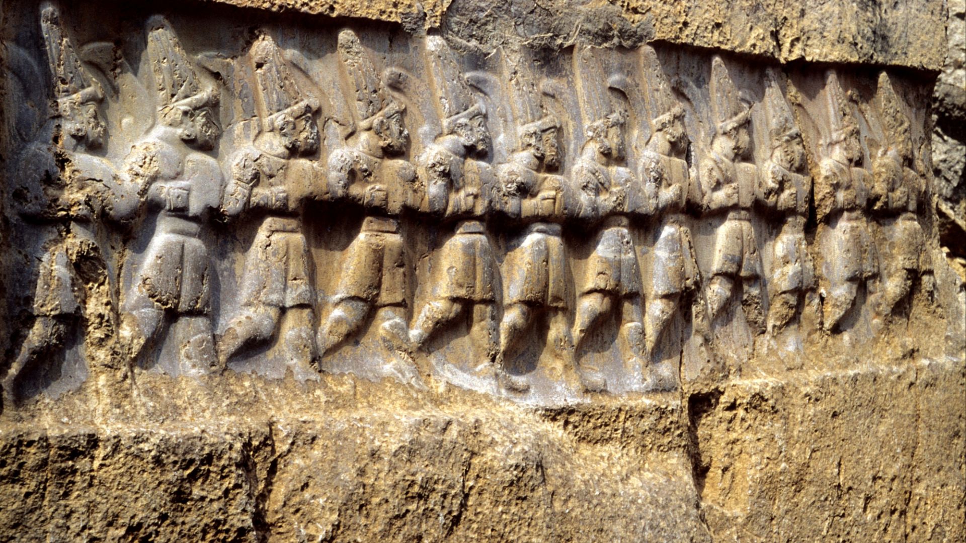 File:Yazilikaya B 12erGruppe.jpg