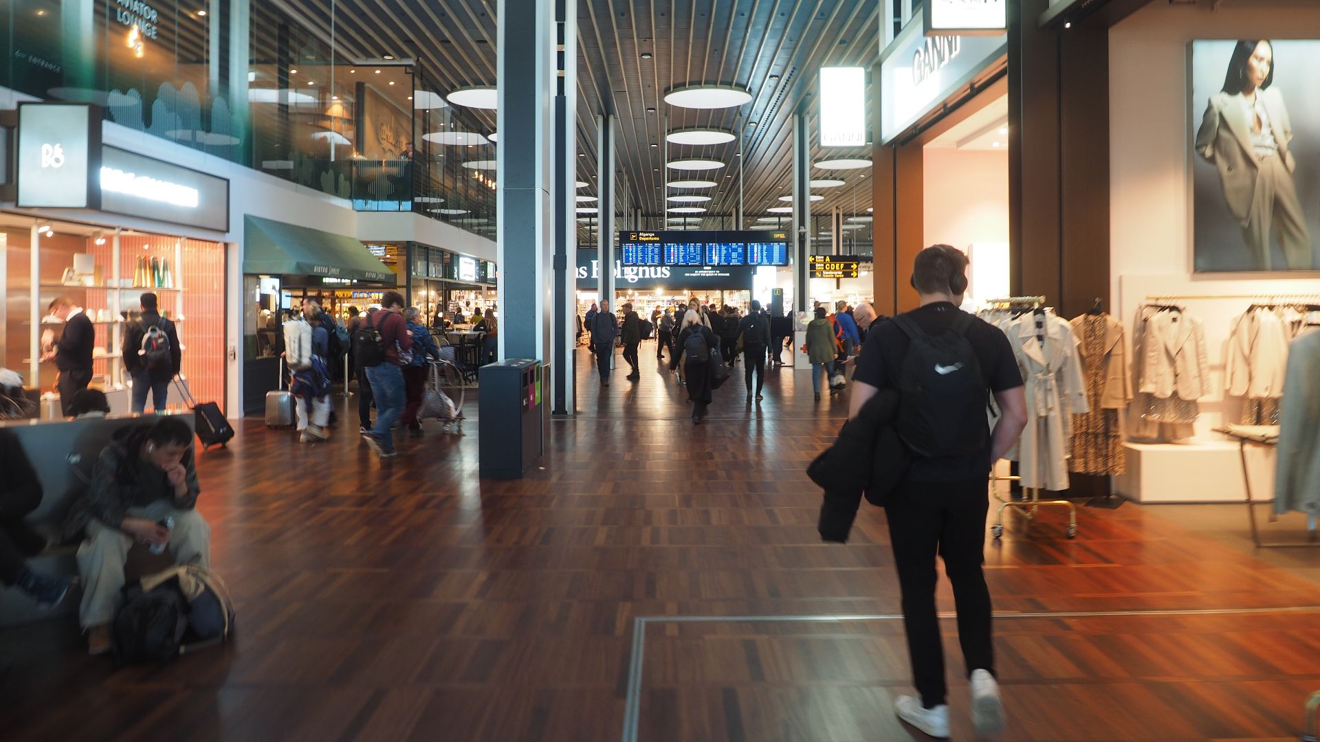 File:Airside at Copenhagen Airport on an evening in March 2025.jpg