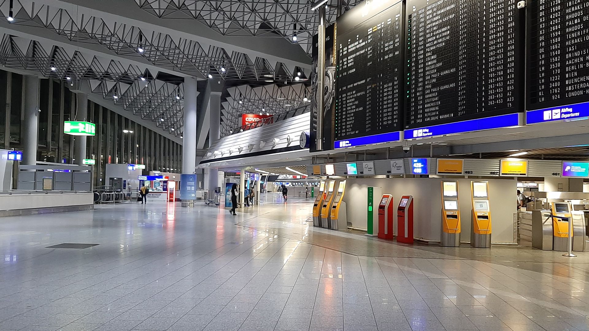 File:Flughafen Frankfurt, Terminal 1, Abflug.jpg