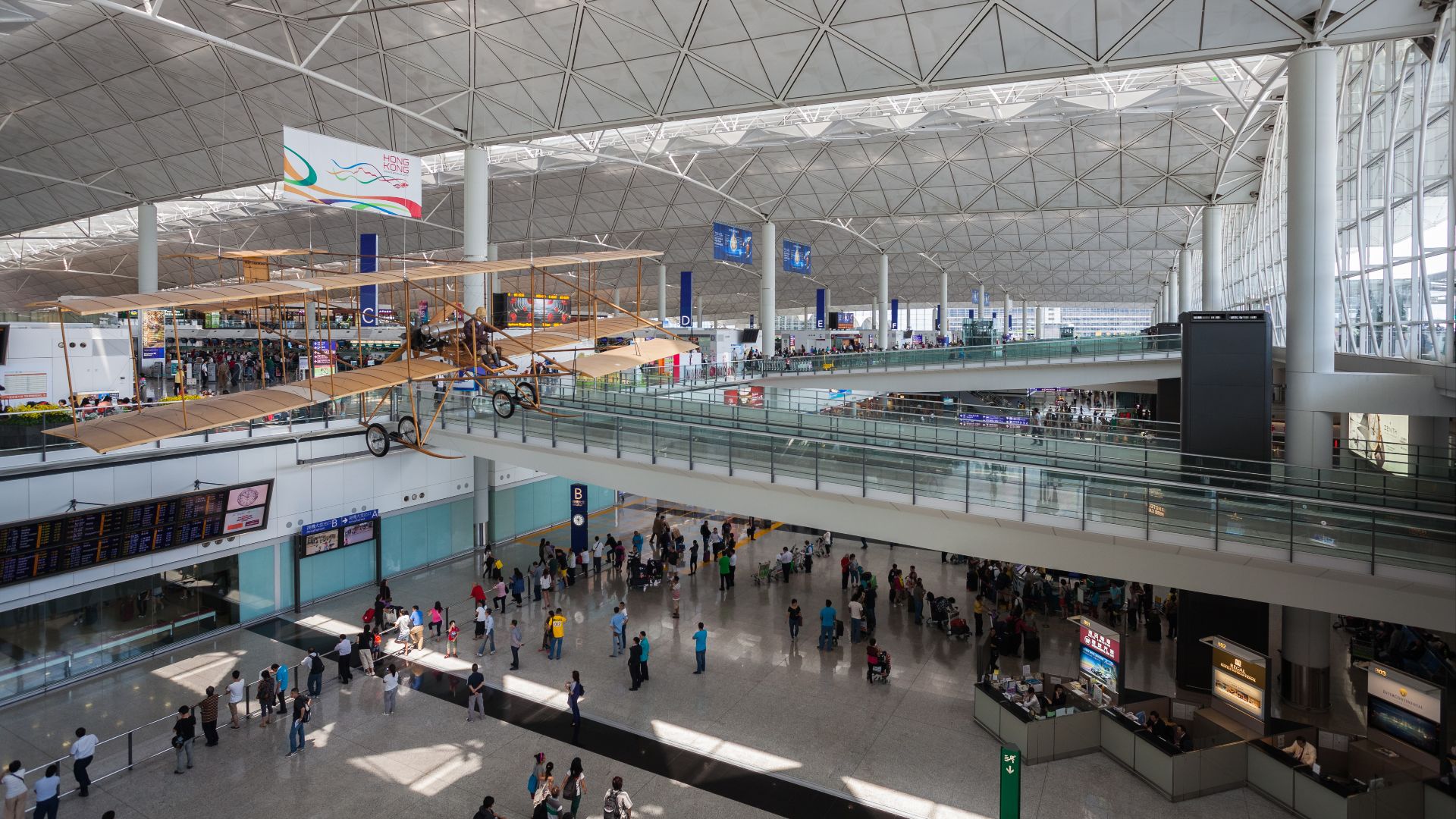 File:Aeropuerto de Hong Kong, 2013-08-13, DD 02.JPG