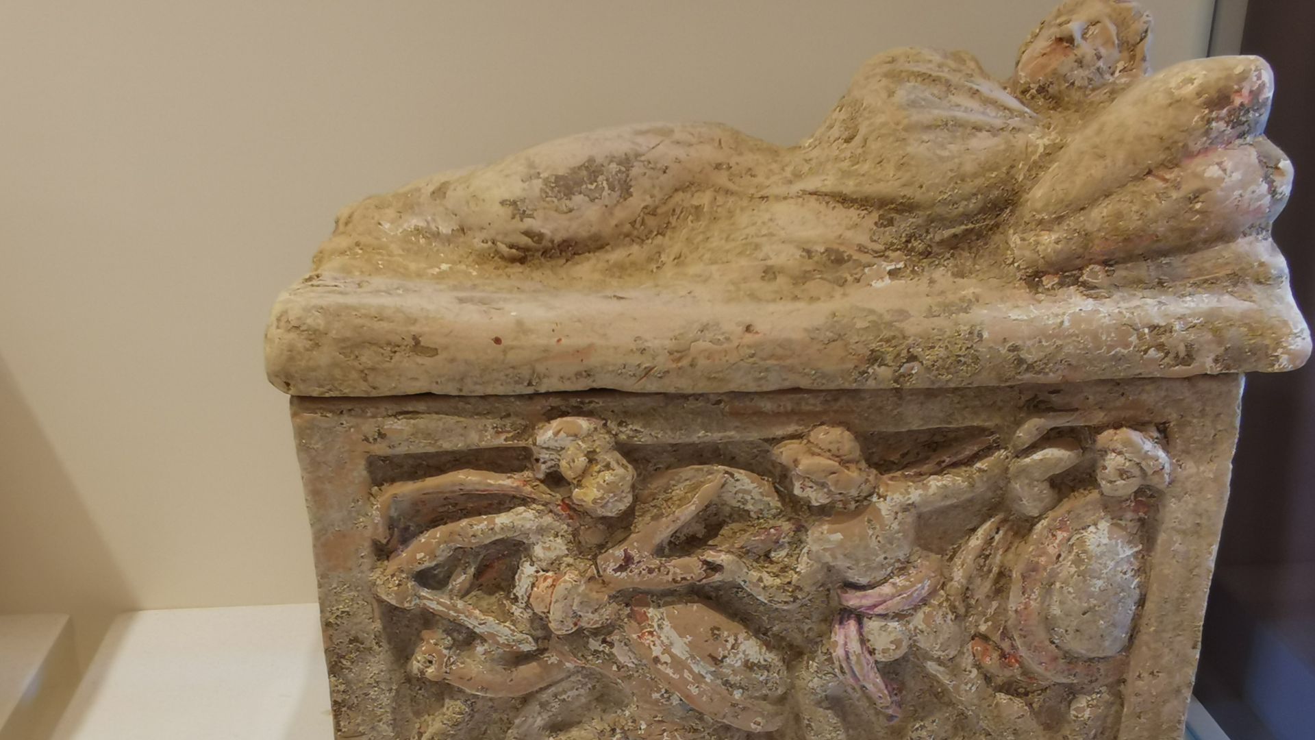 File:Etruscan tombs at Villafranca (Castiglione del Lago) (3).jpg