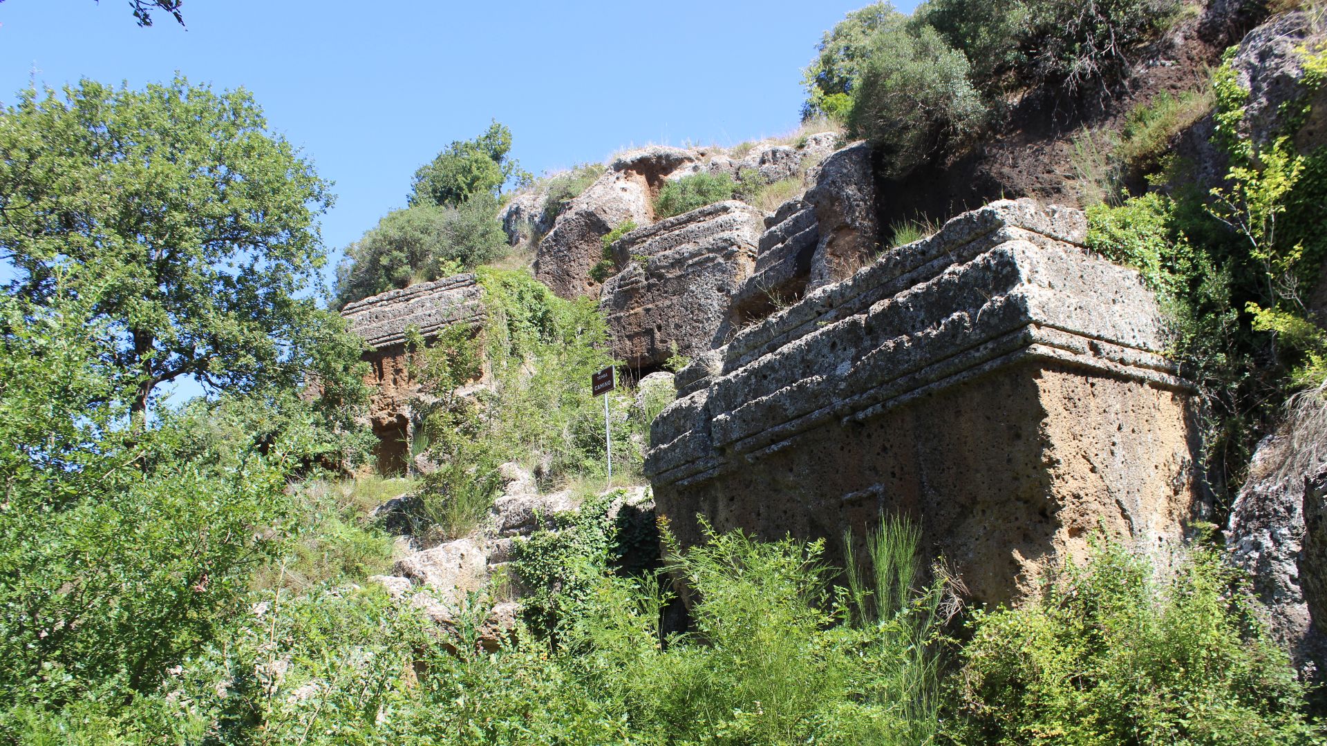 File:Etruscan tomb Camino - Norchia Italy.jpg
