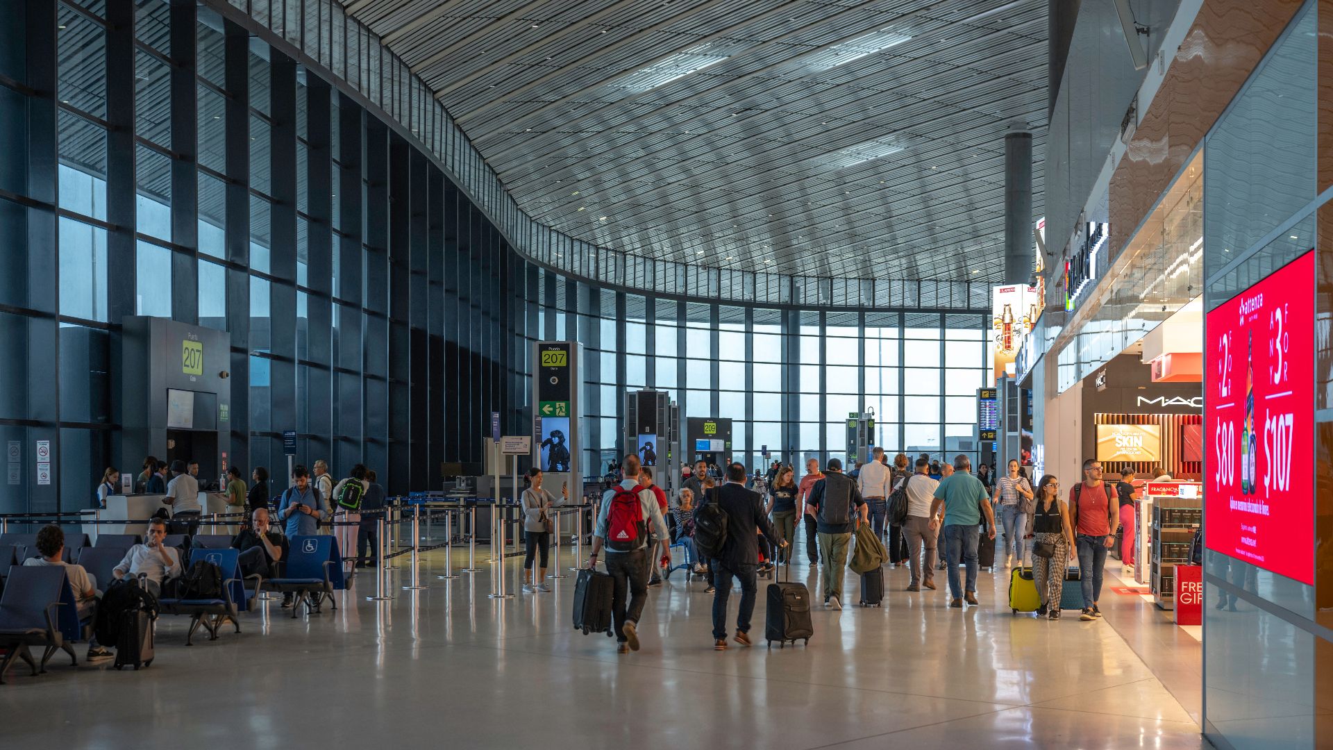 File:Aircraft at Tocumen International Airport 08.jpg