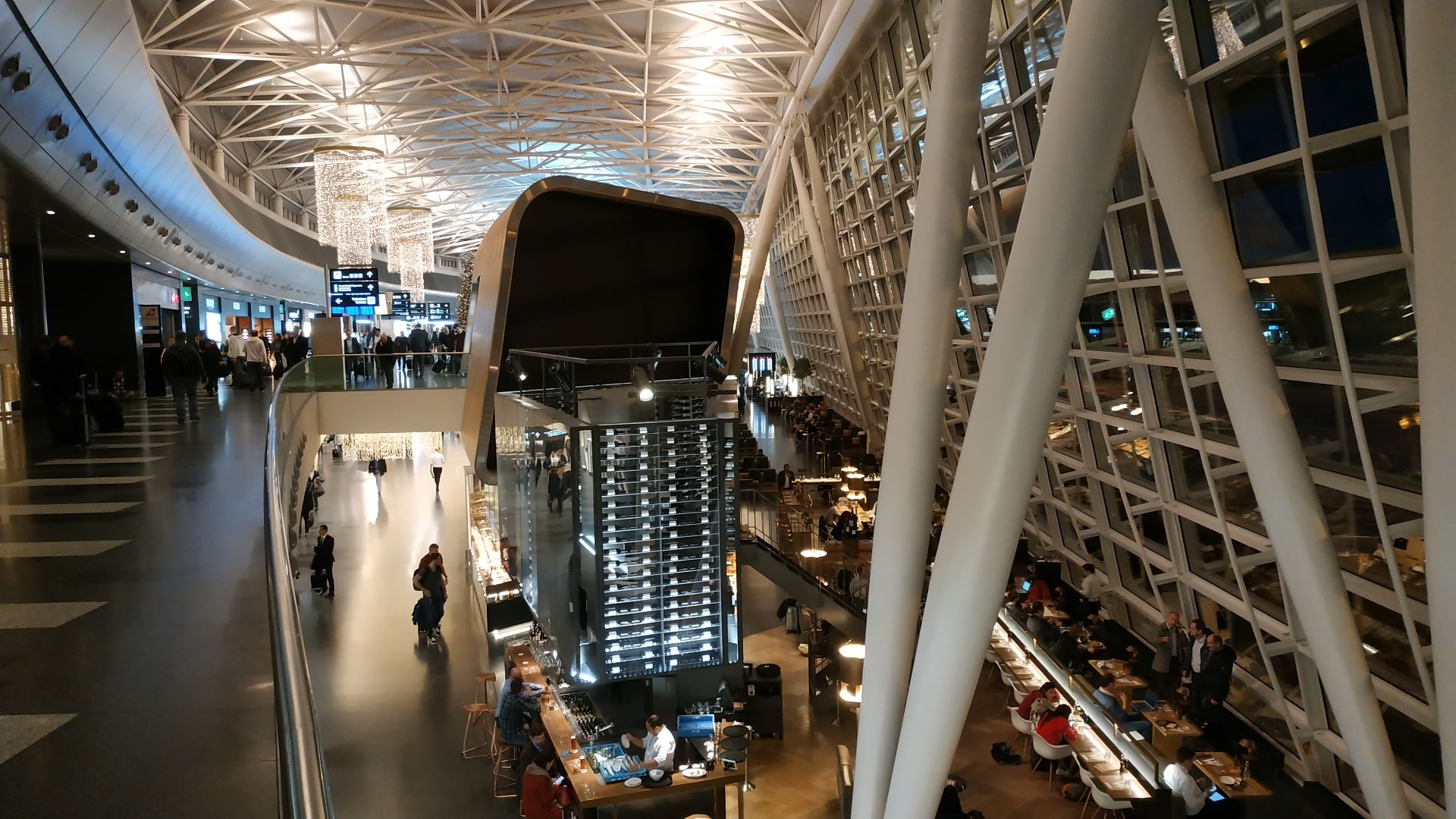 File:Flughafen Zürich December 2018 01.jpg