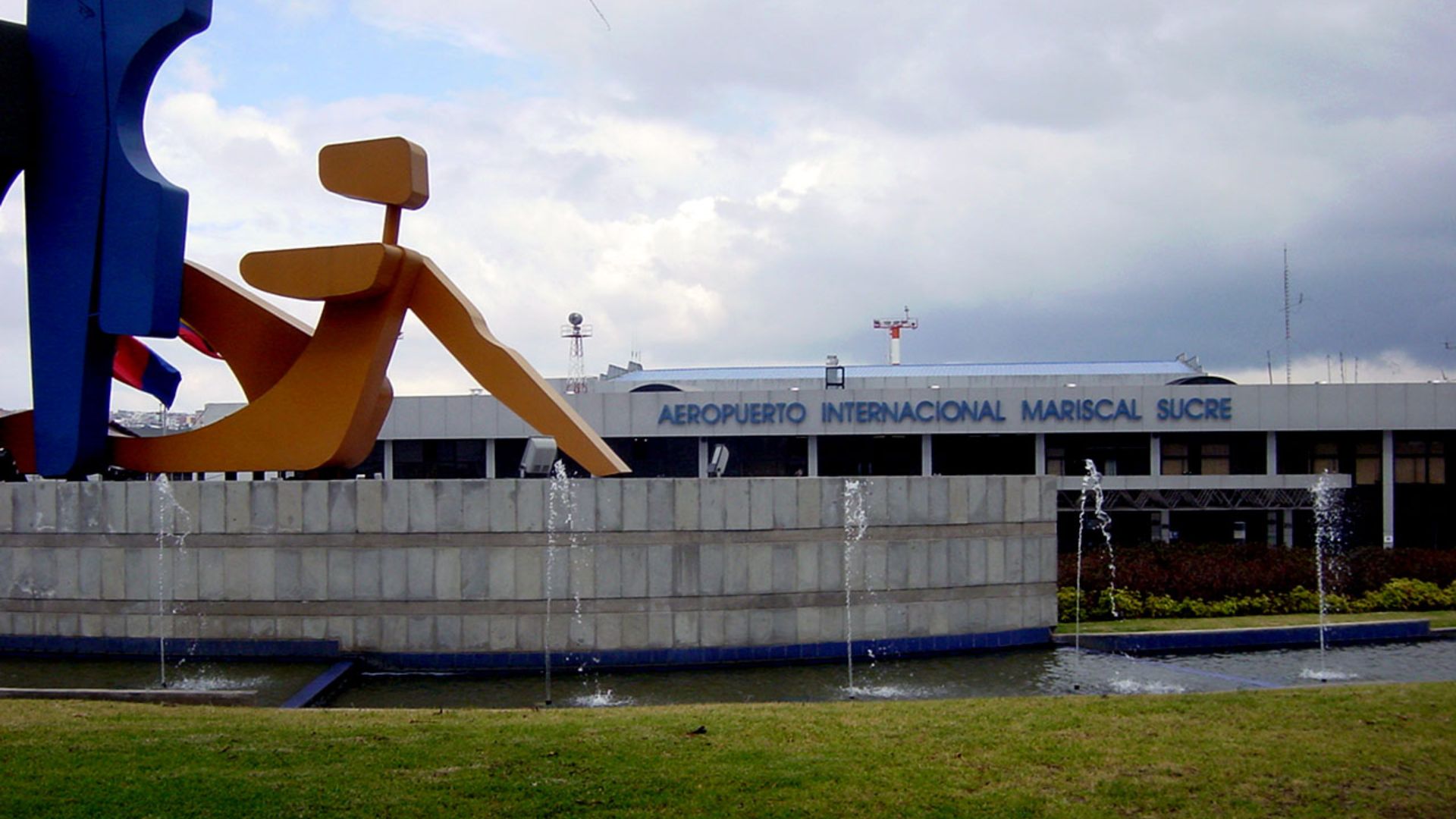 File:Quito airport.jpg