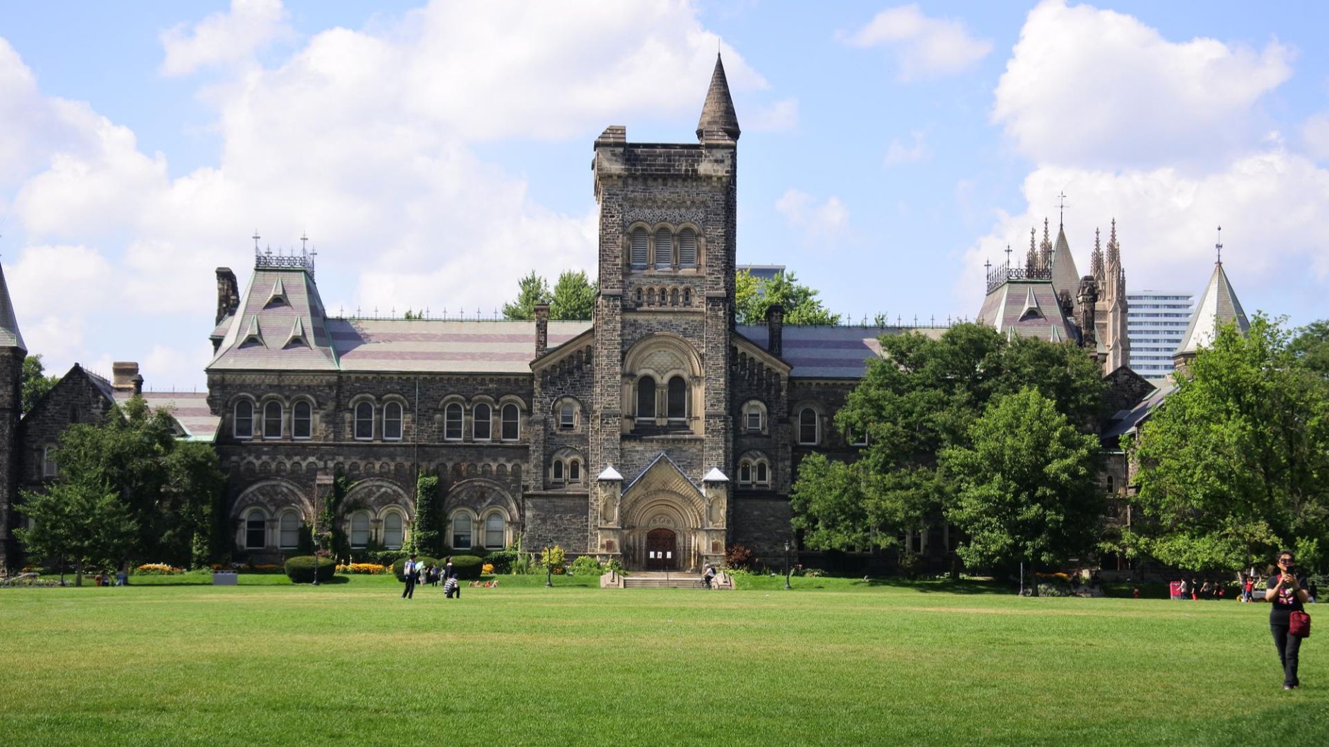 File:University College Lawn, University of Toronto, Canada.jpg