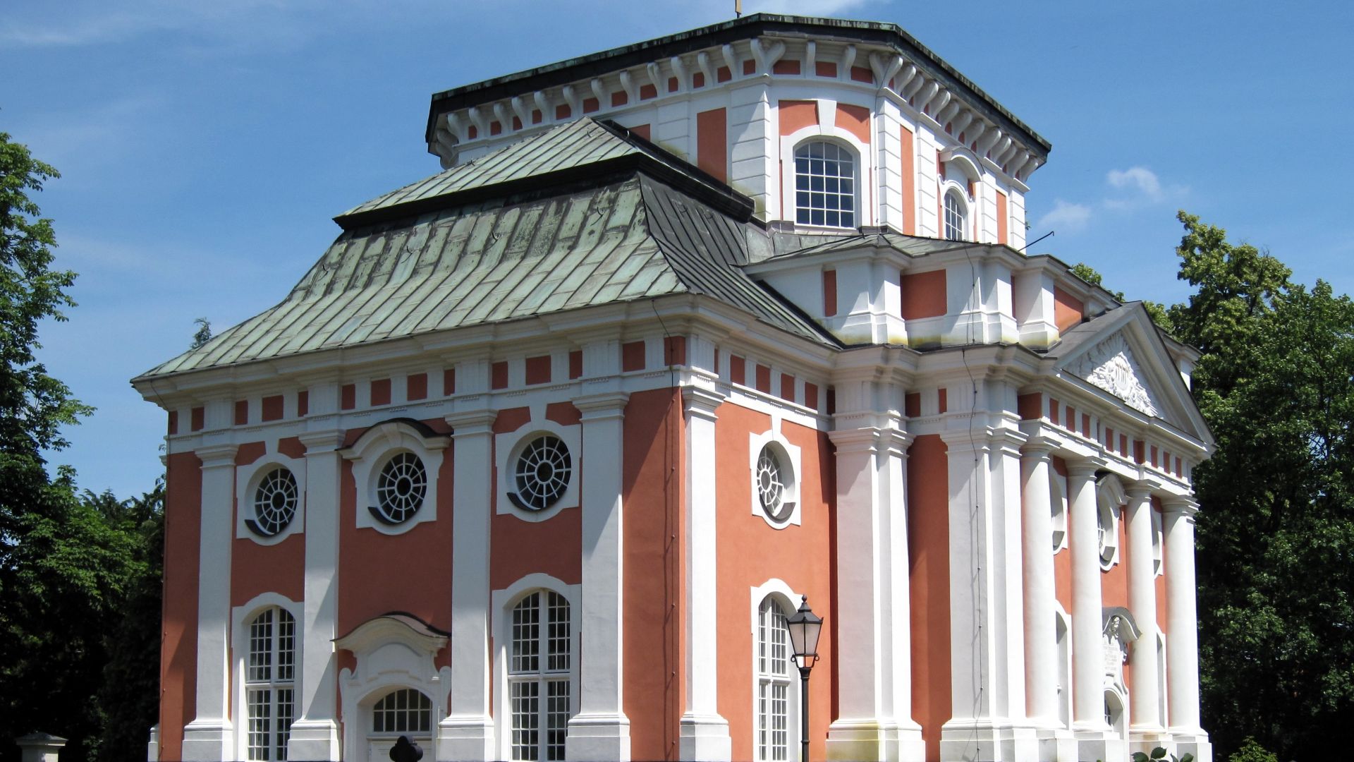 File:Schlosskirche Berlin-Buch 01.jpg