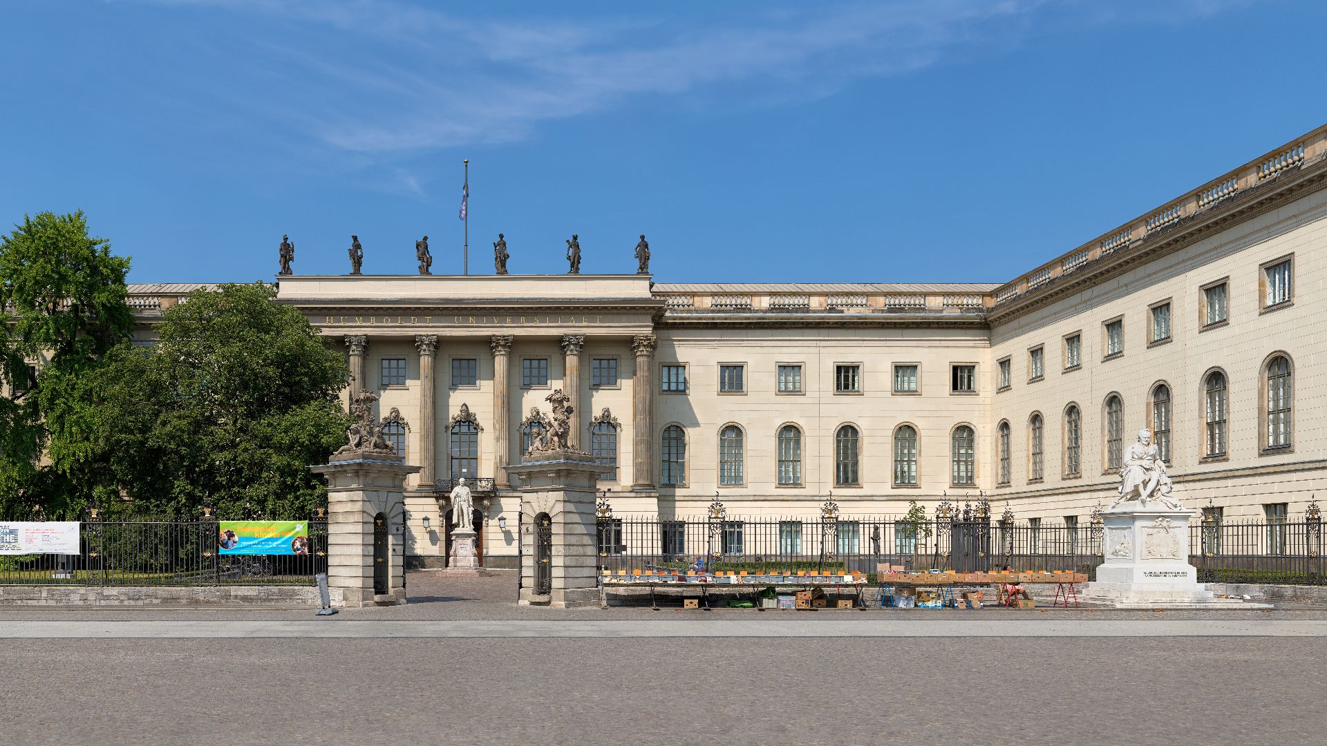 File:Frontansicht des Hauptgebäudes der Humboldt-Universität in Berlin.jpg