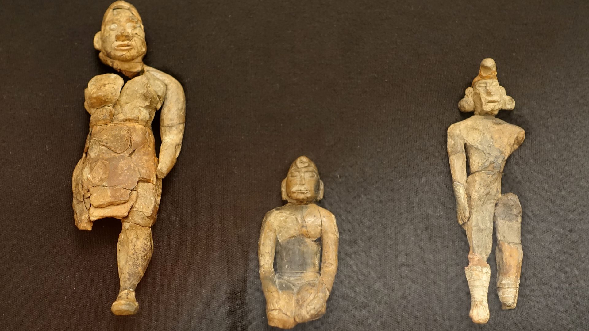 File:Figurines, Hopewell culture, Turner Group, Little Miami Valley, Ohio, 200 BC to 500 AD, terra cotta - Native American collection - Peabody Museum, Harvard University - DSC06092.jpg