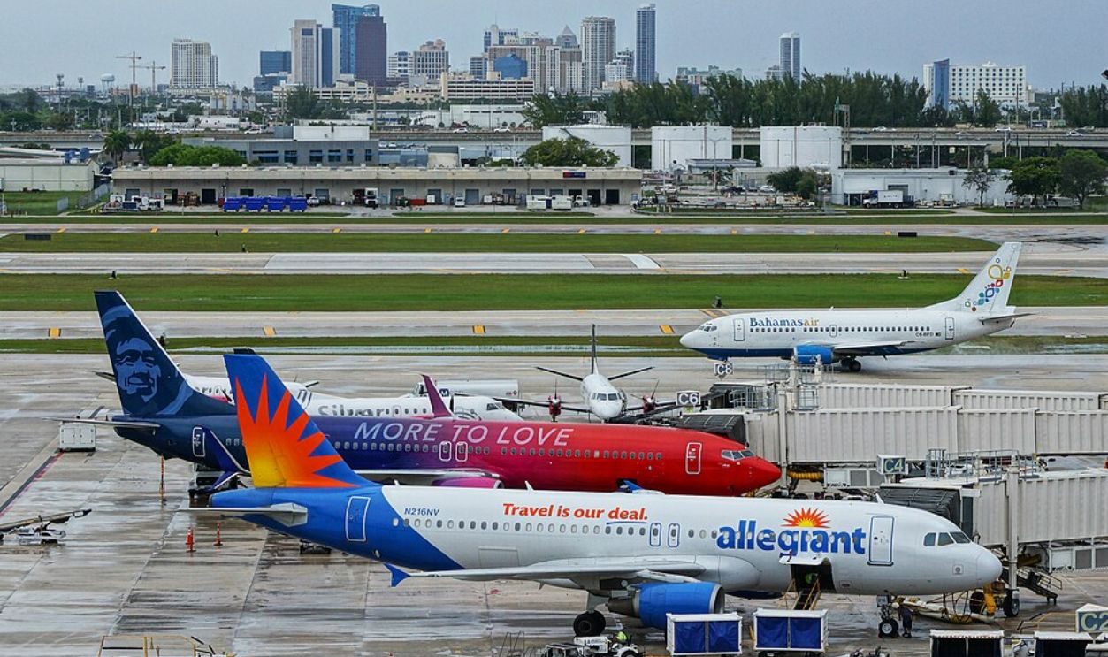 Fort Lauderdale-Hollywood International Airport (FLL)