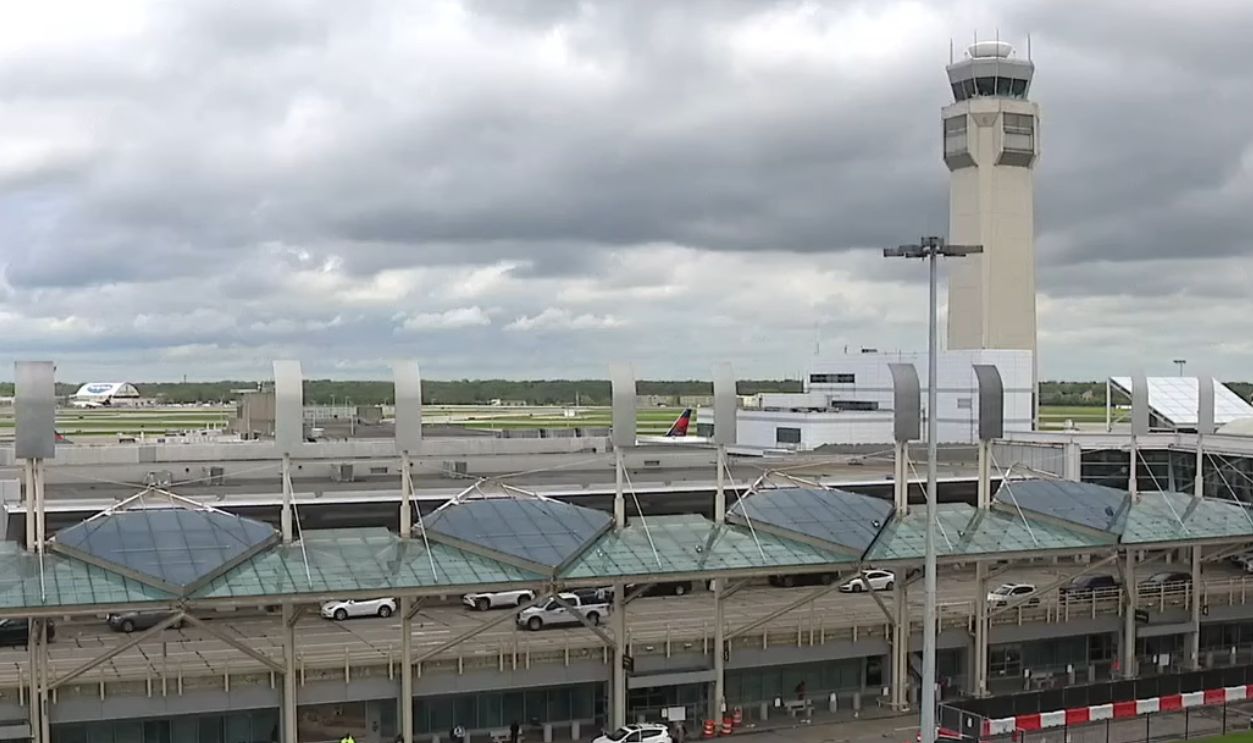 Cleveland Hopkins International Airport (CLE)