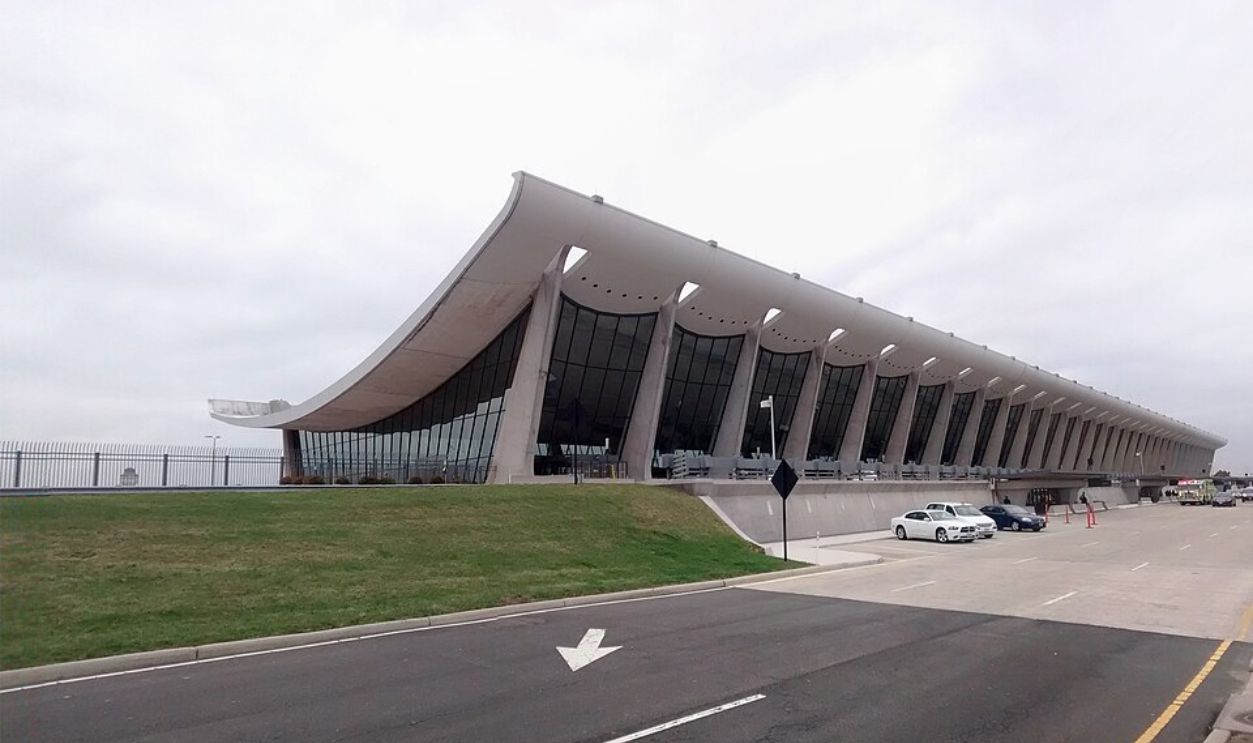 Washington Dulles International Airport (IAD)