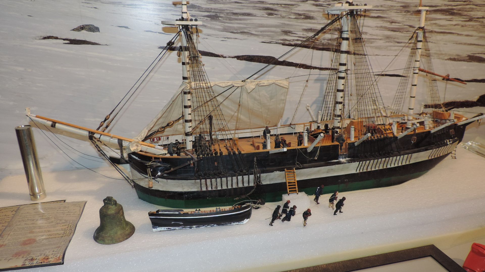 File:Model of the HMS Erebus (1826) trapped in the ice, Nattilik Heritage Centre, Gjoa Haven, September 2019.jpg