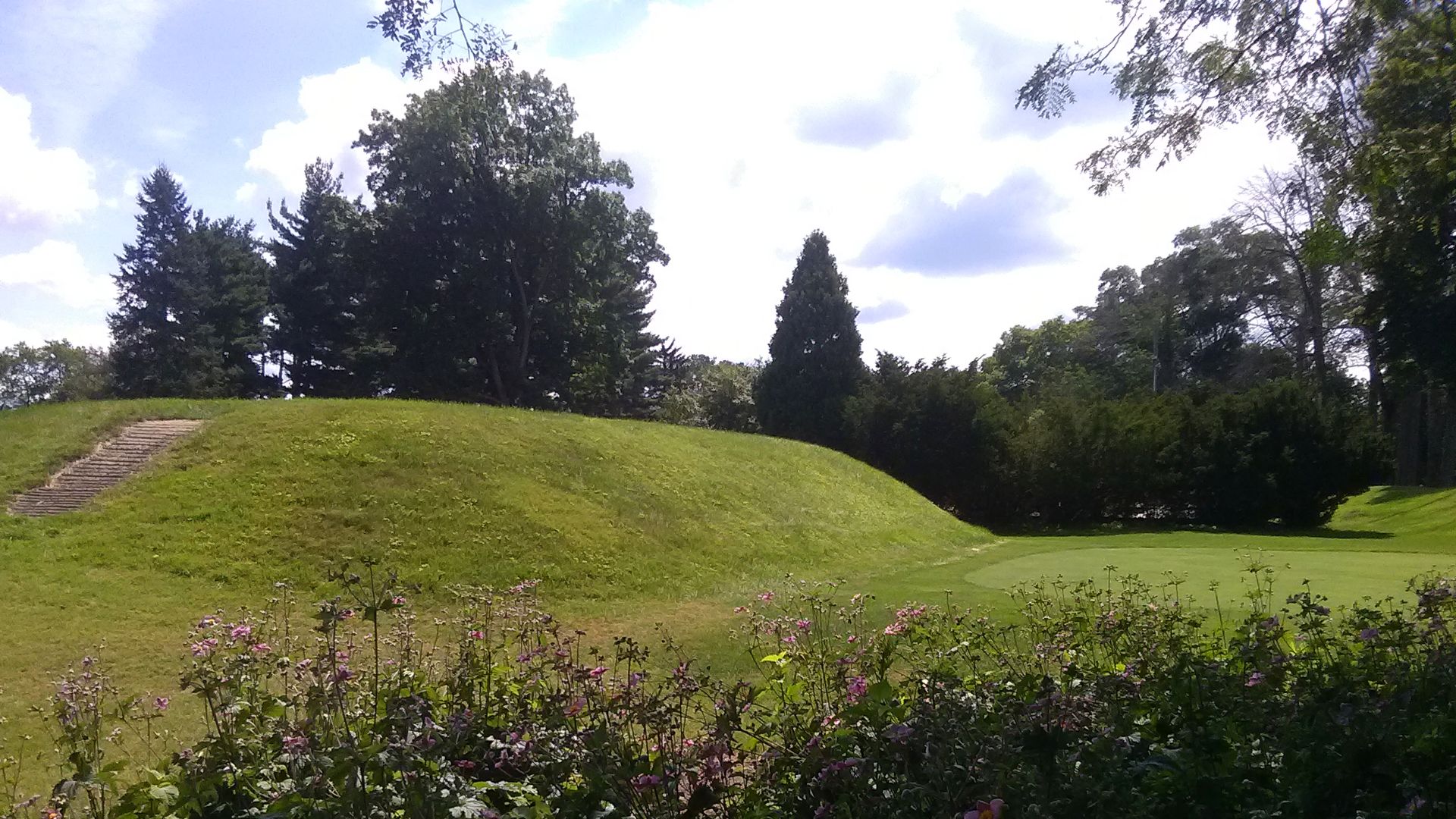 File:Octagon Earthwork2016.jpg