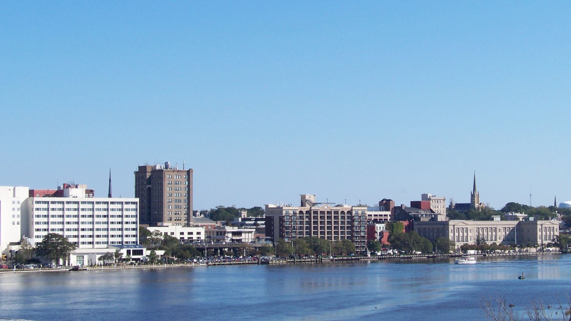 File:Wilmington, North Carolina along the Cape Fear River - panoramio.jpg
