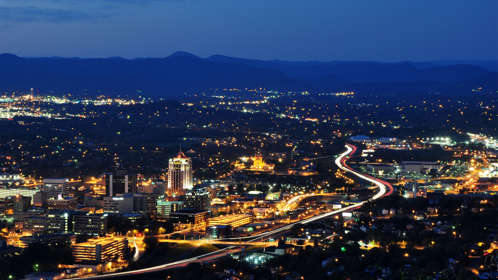 File:Roanoke City (Virginia) from Mill Mountain Star at Dusk.jpg