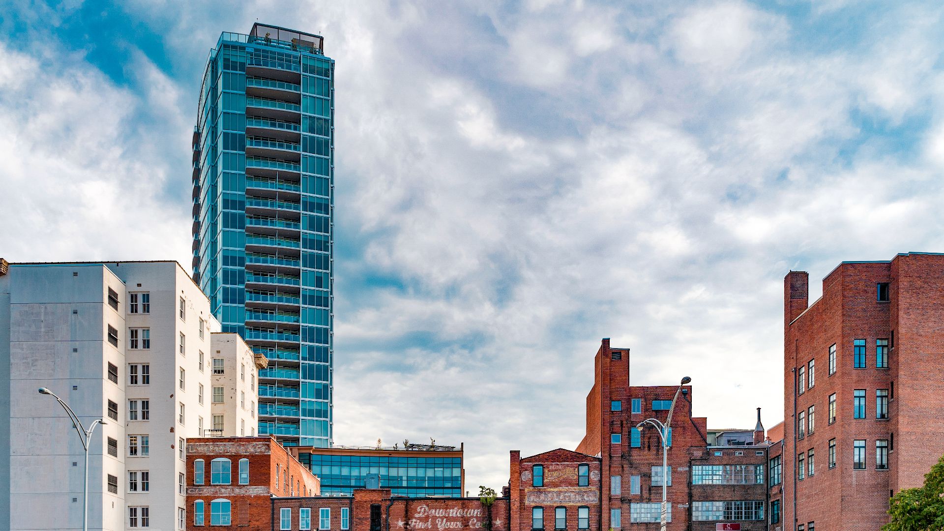 File:SKYL032 Back Porch Skyline DiscoverDurham.jpg
