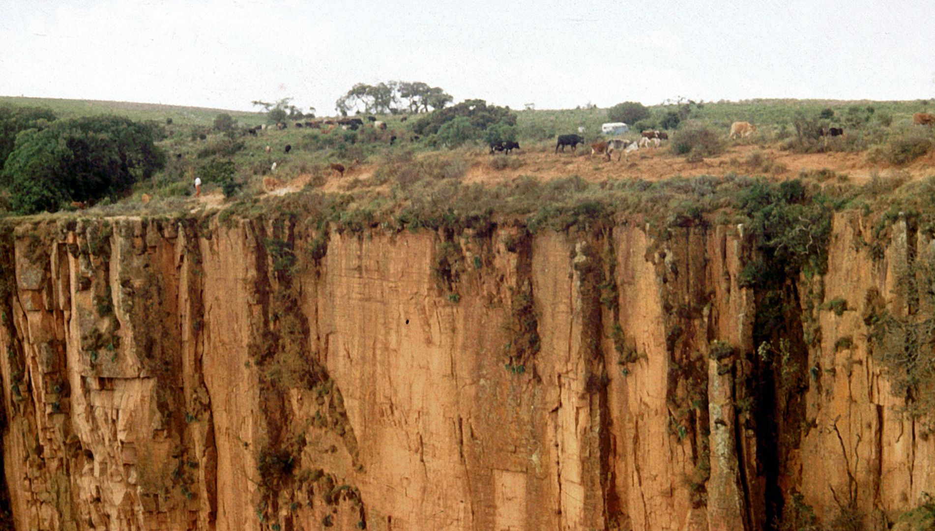 File:Canyon in the Huila Plateau.jpg