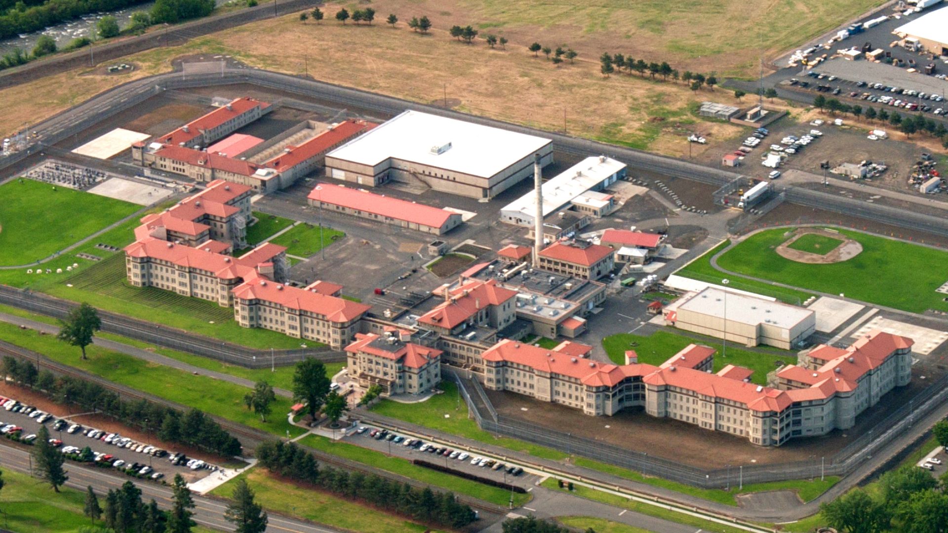 File:Eastern Oregon Correctional Institution2.jpg