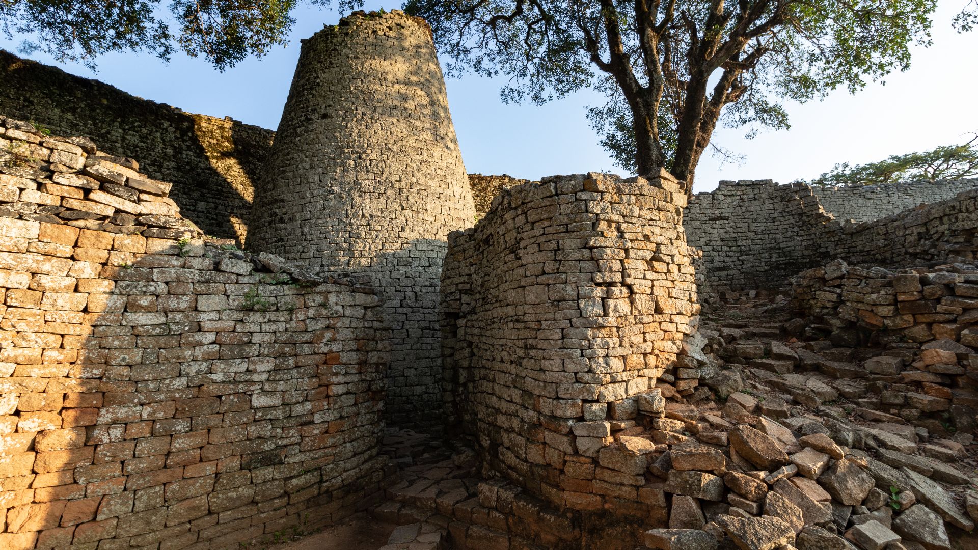 File:Conical Tower - Great Enclosure III (33736918448).jpg