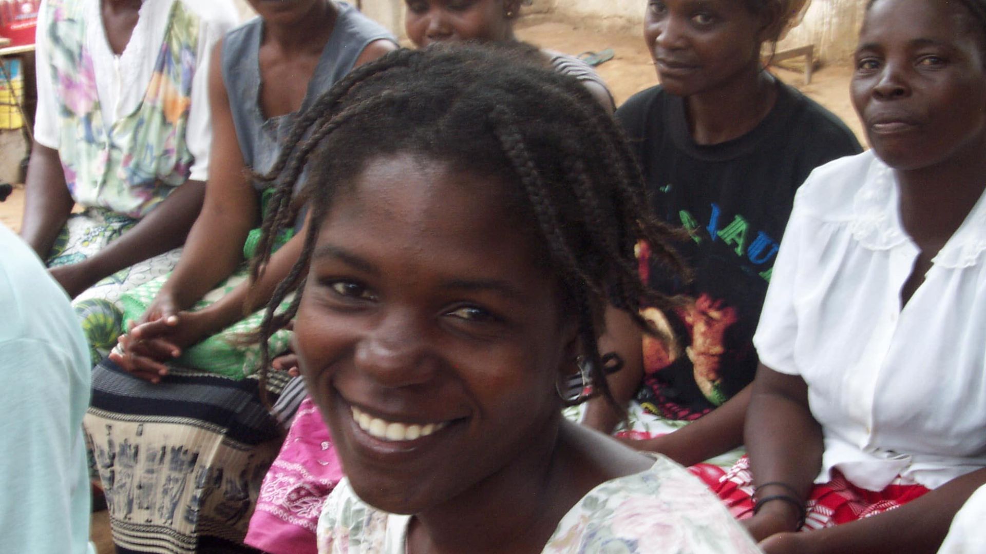 File:Angolan women.jpg