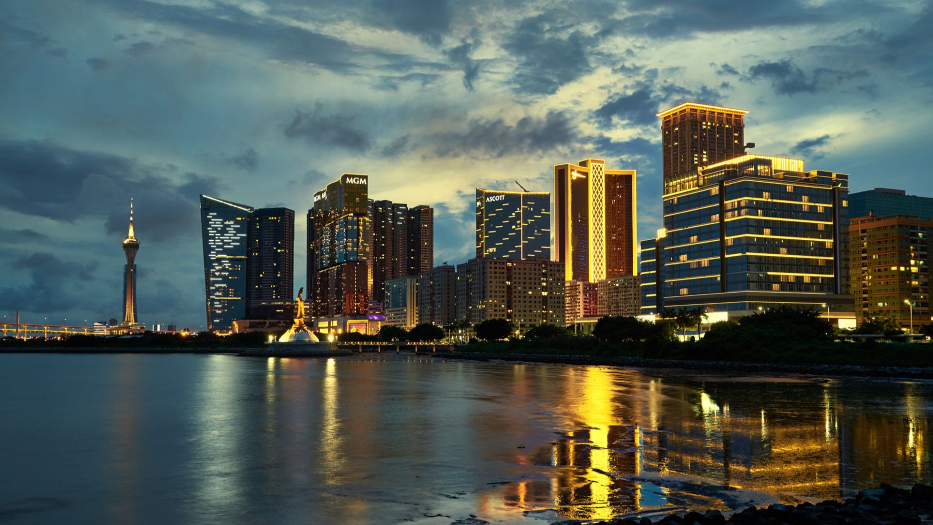 File:Macau Skyline (157931361).jpeg
