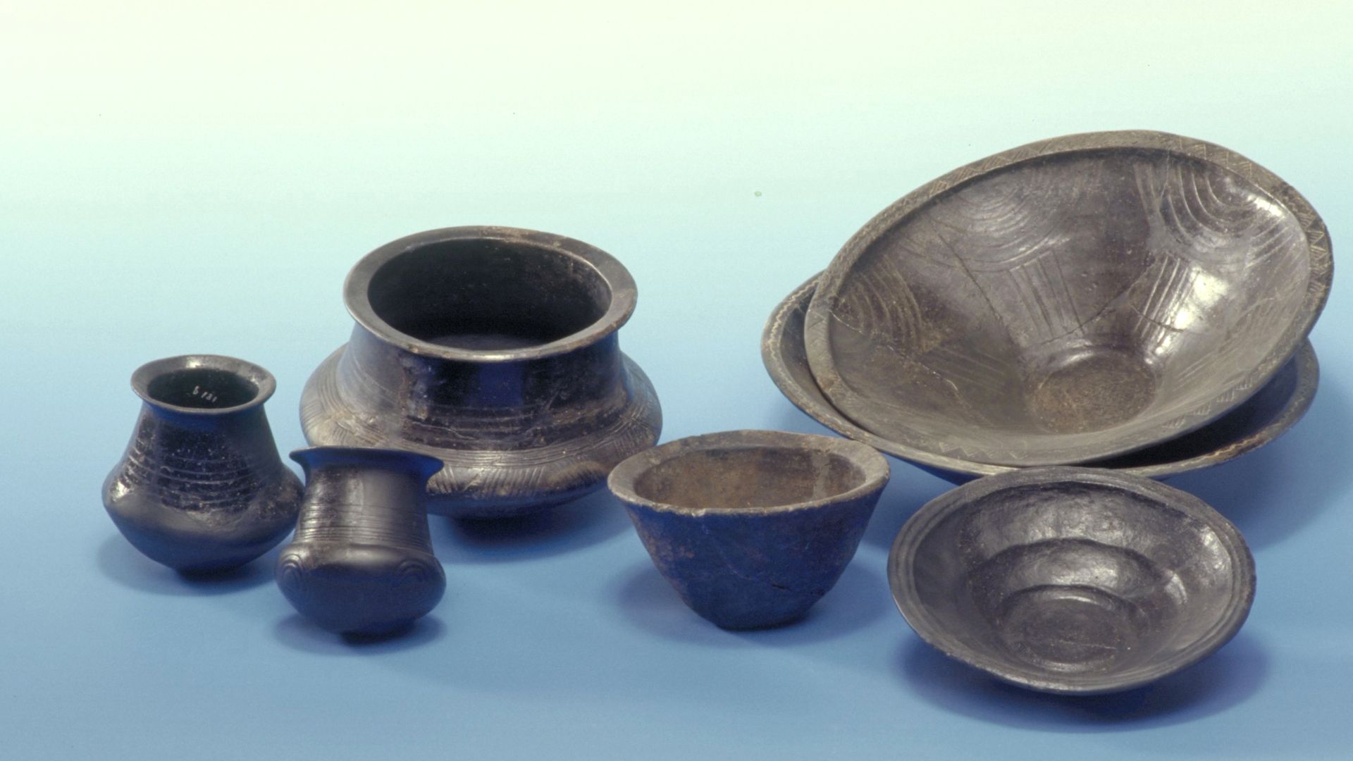 File:Urnfield pottery 2.jpg