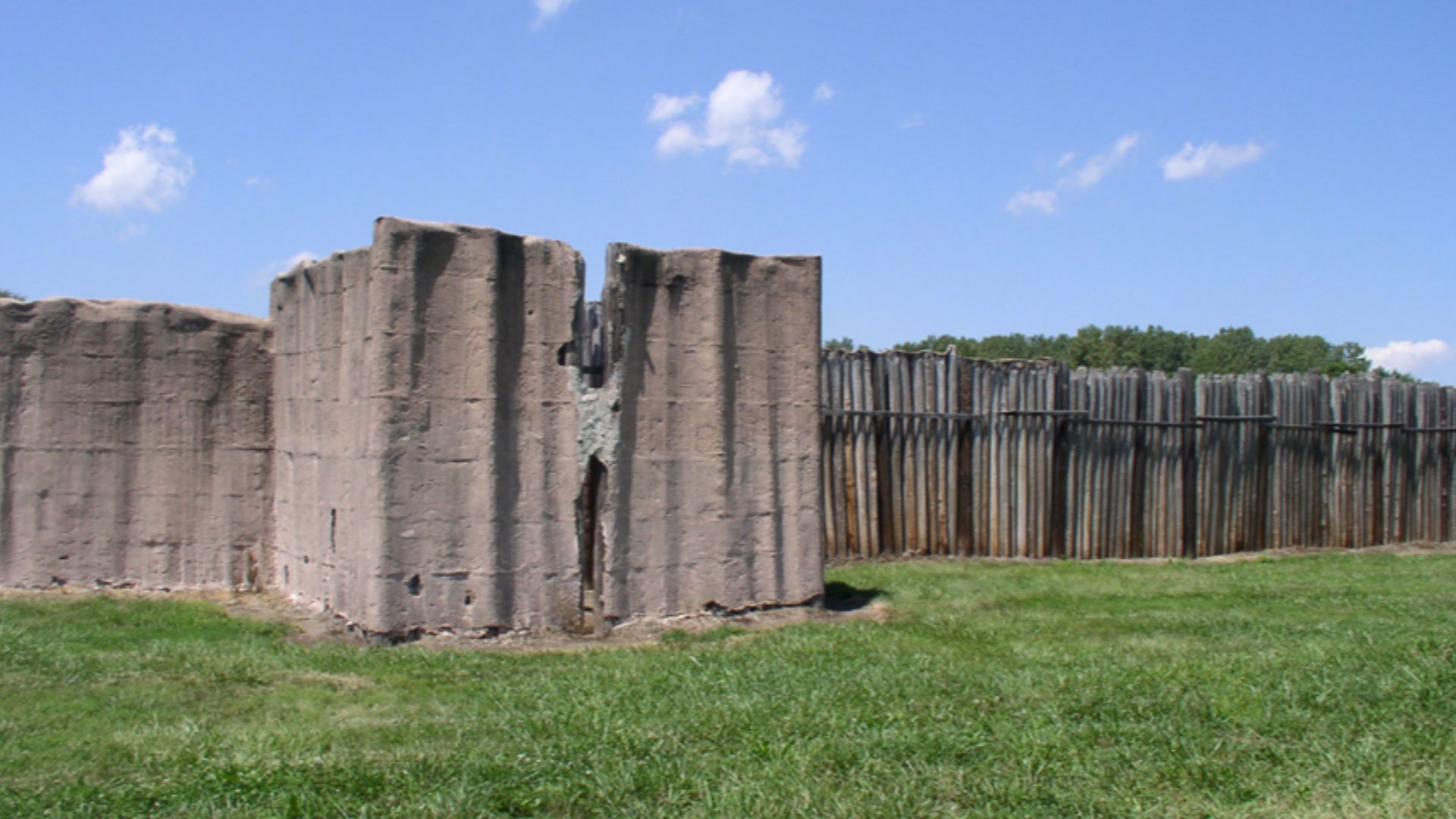 File:Cahokia reconstructed palisade HRoe 01.jpg