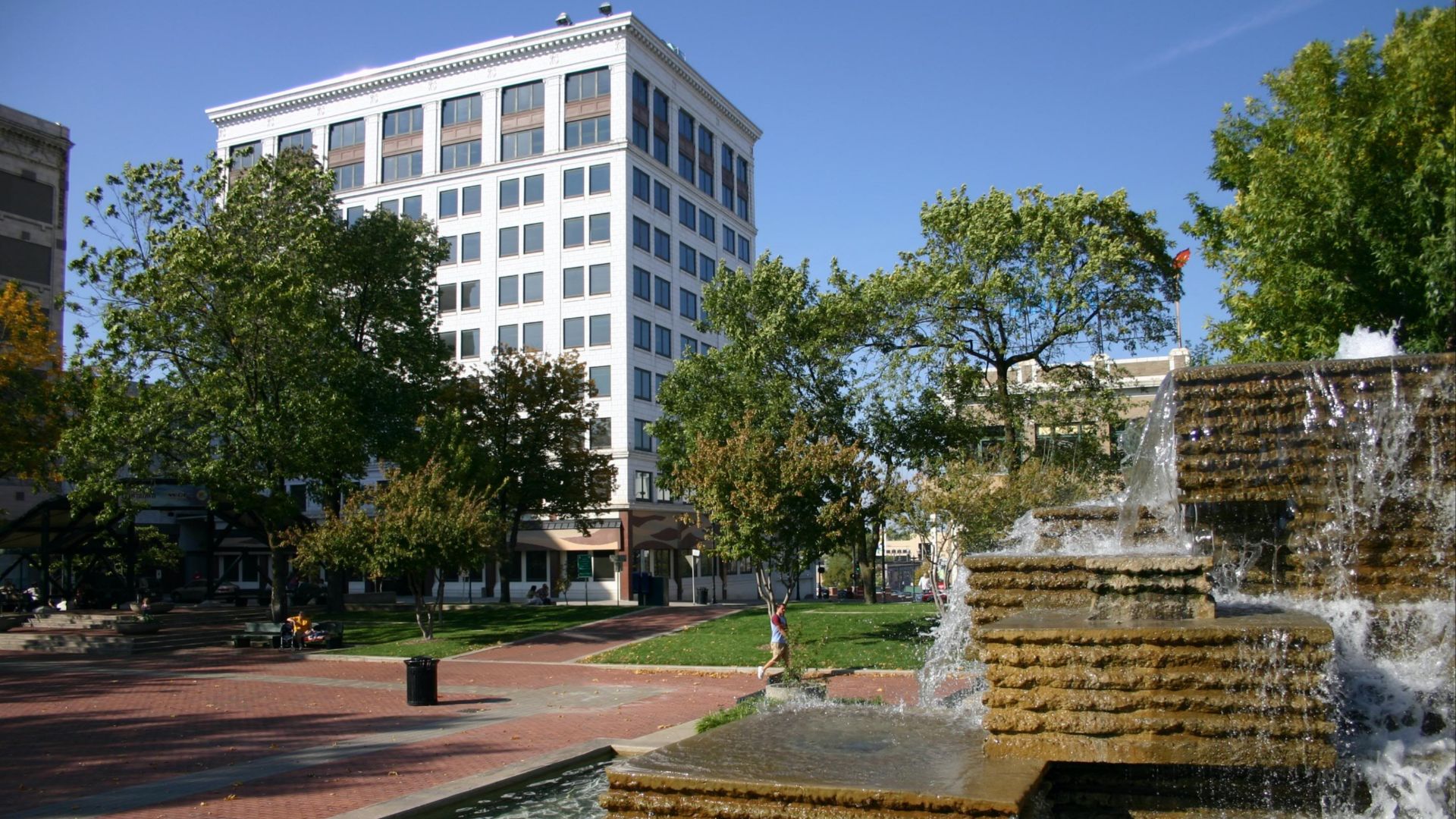 File:ParkCentralSquarefountainbyCVBCS.jpg