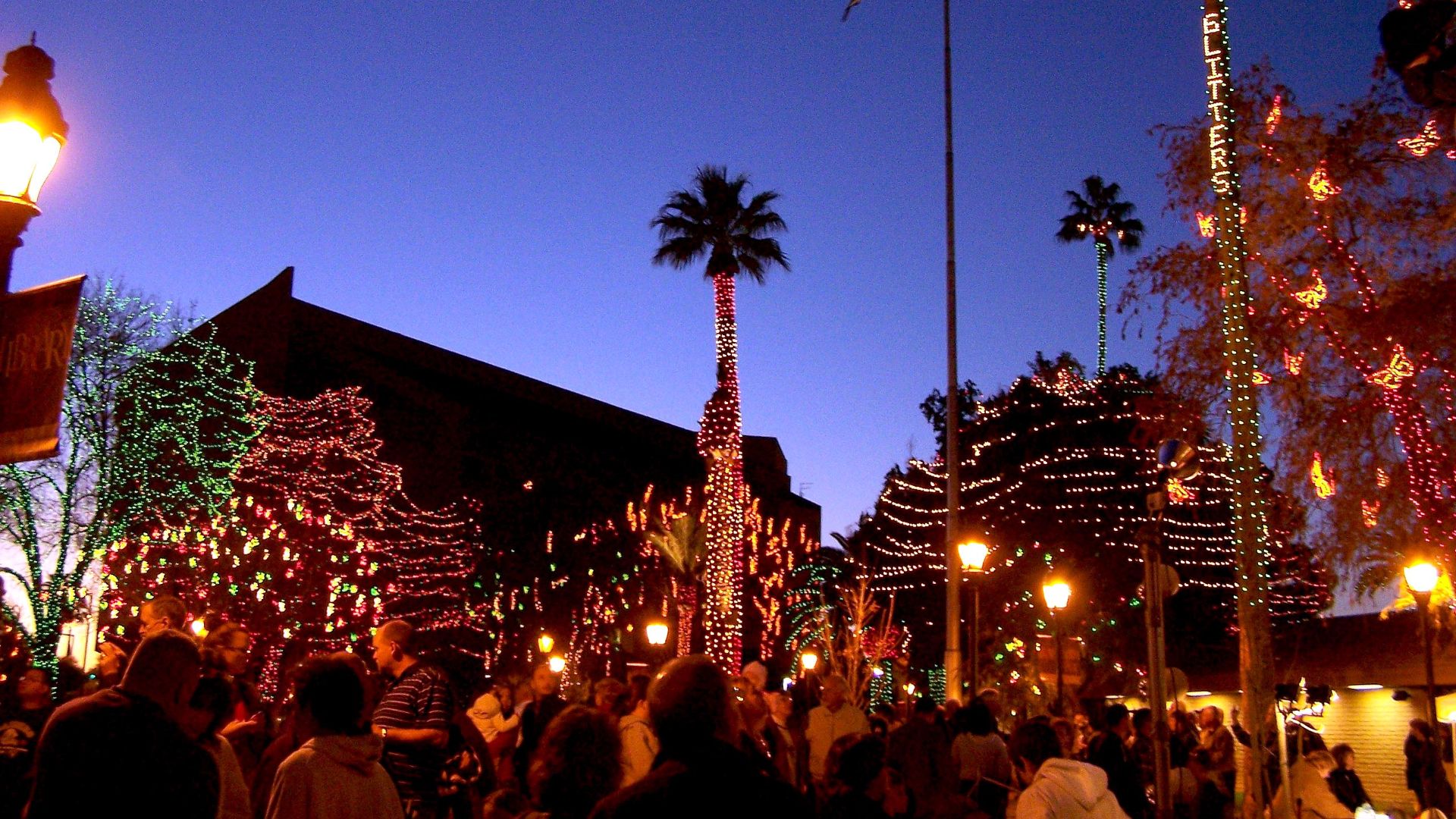 File:Glendale Glitter & Glow.jpg