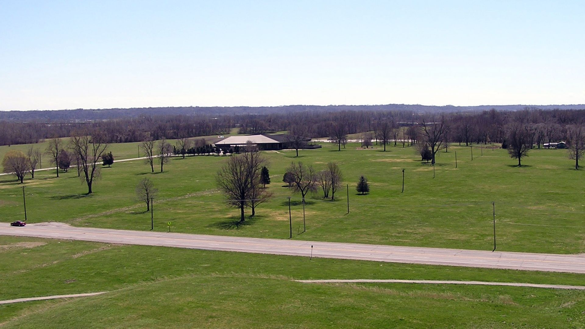 File:Cahokia Mounds (3392563648).jpg