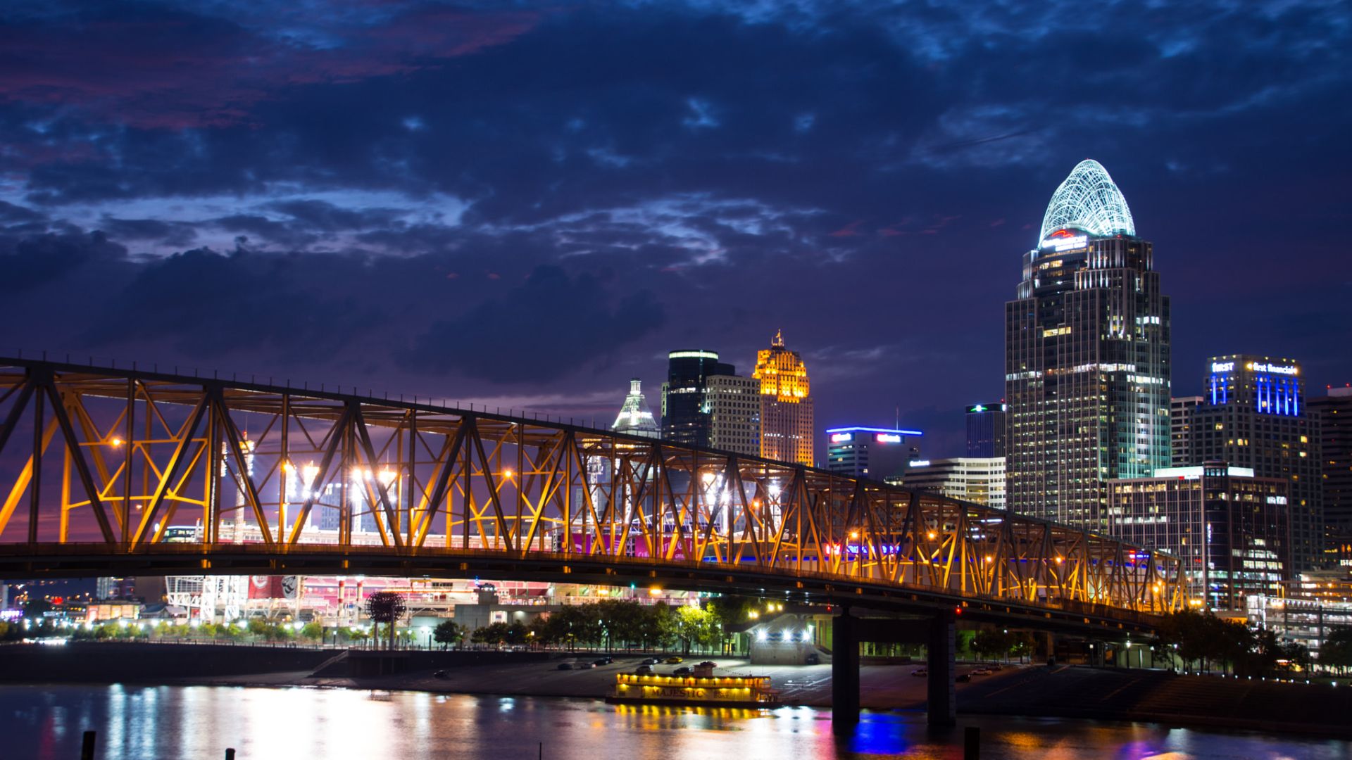 File:Cincinnati Oh So Flashy (195470819).jpeg