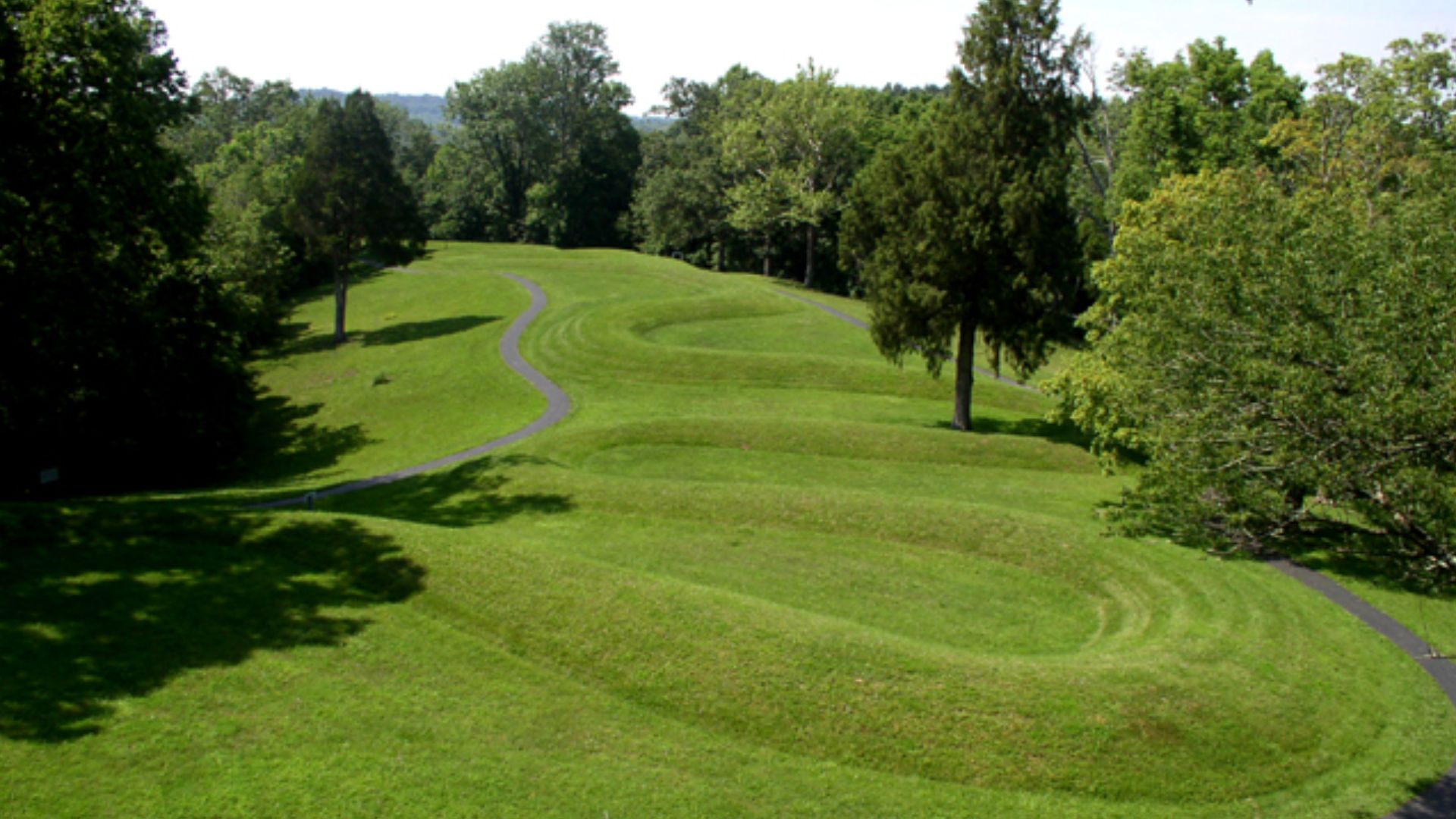 File:Serpent Mound1 HRoe 2005.jpg